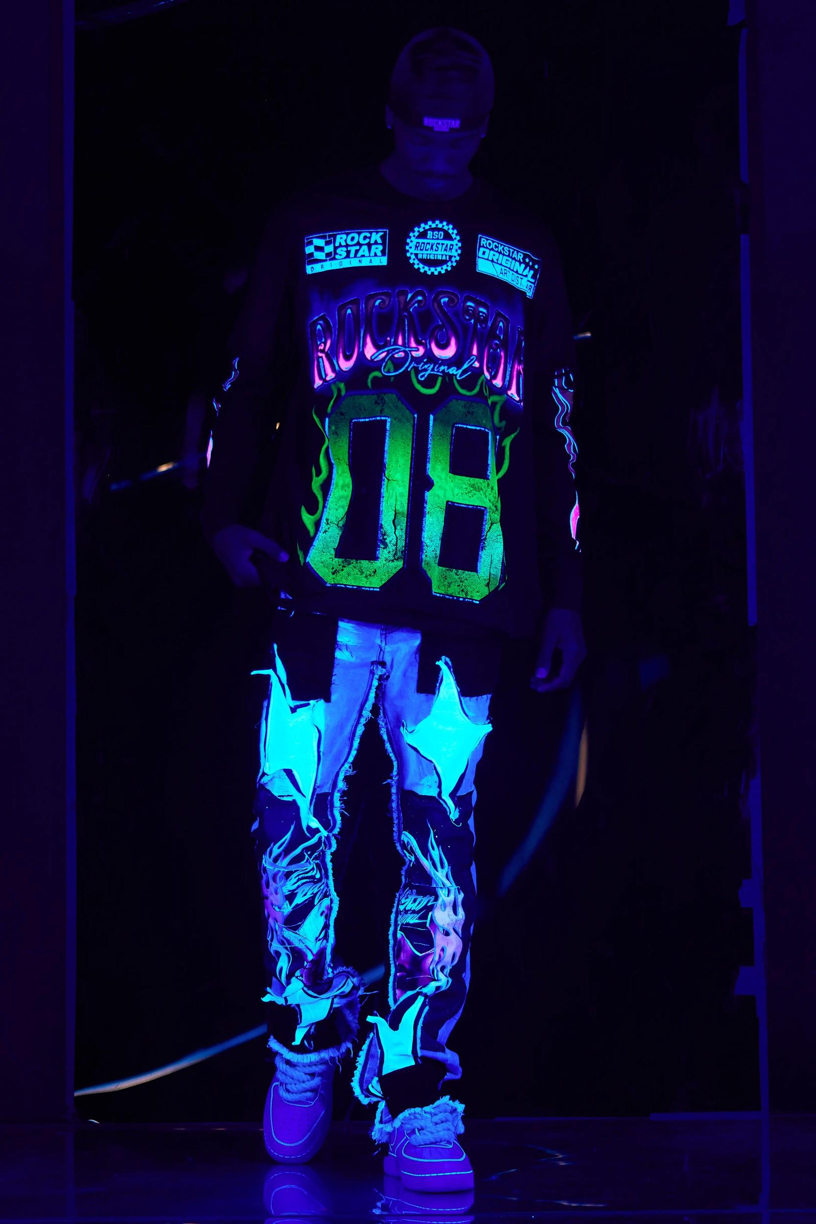 Quito Black Double Layer Graphic T-Shirt Male Product Image