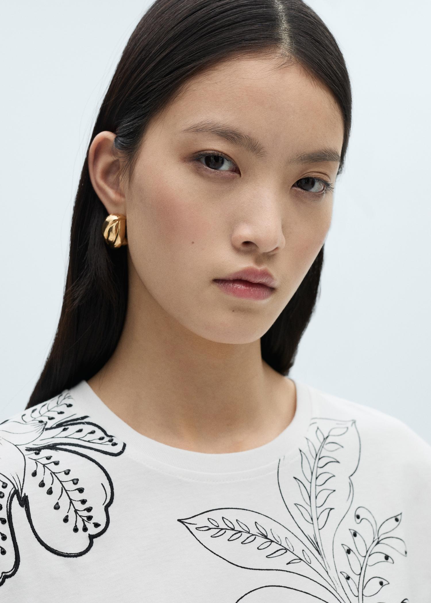 Floral-print cotton t-shirt - Women | MANGO USA Product Image