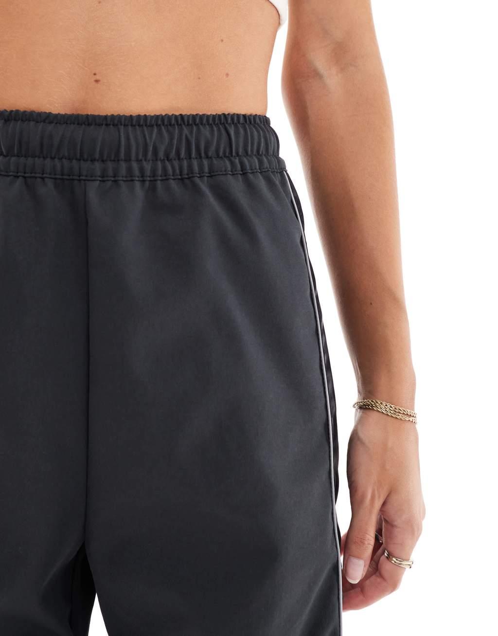 Nike paneled woven pants in black Product Image