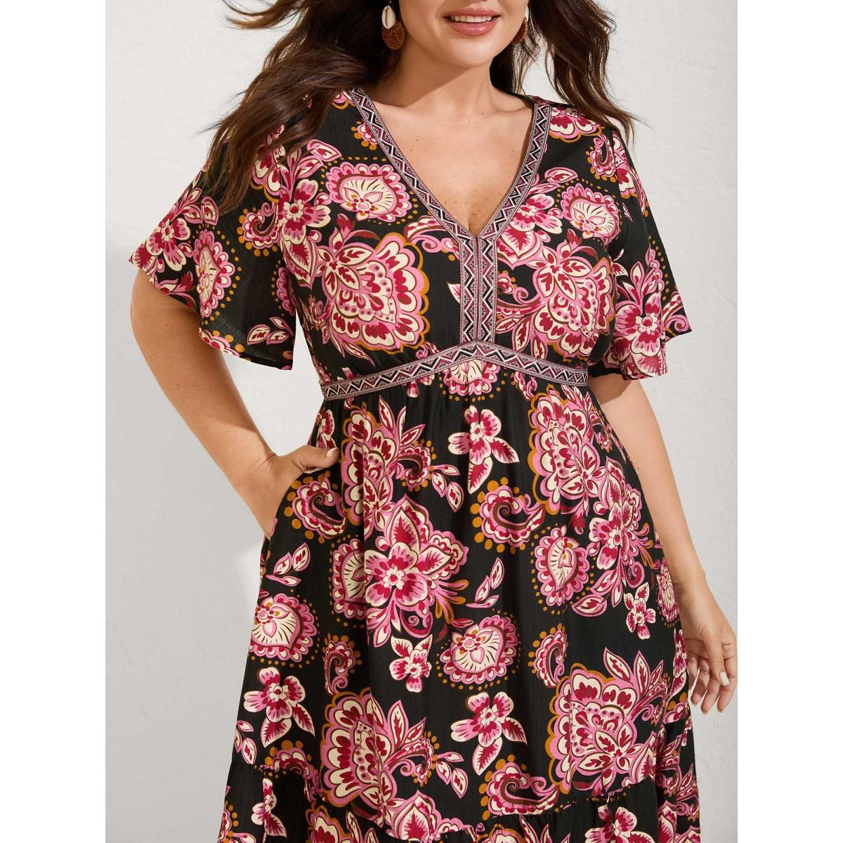 Plus Size Paisley Print Stretchy Waist Pockets Midi Dress BlackFlower Women V-neck Short sleeve Curvy BloomChic 18-20/2X Product Image