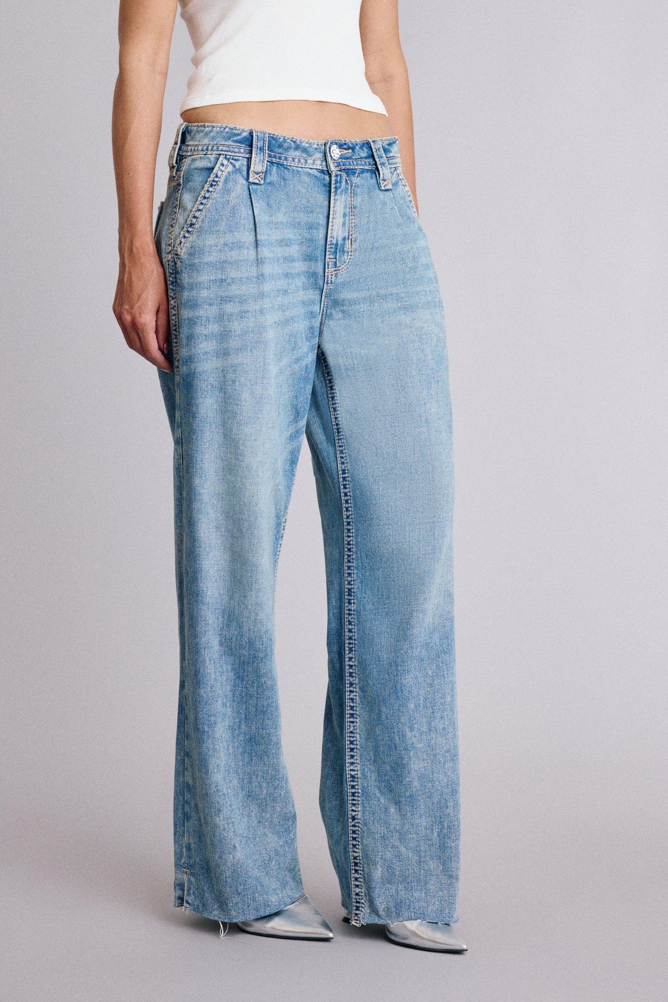 Alivia Relaxed Wide-Leg Jeans Female Product Image