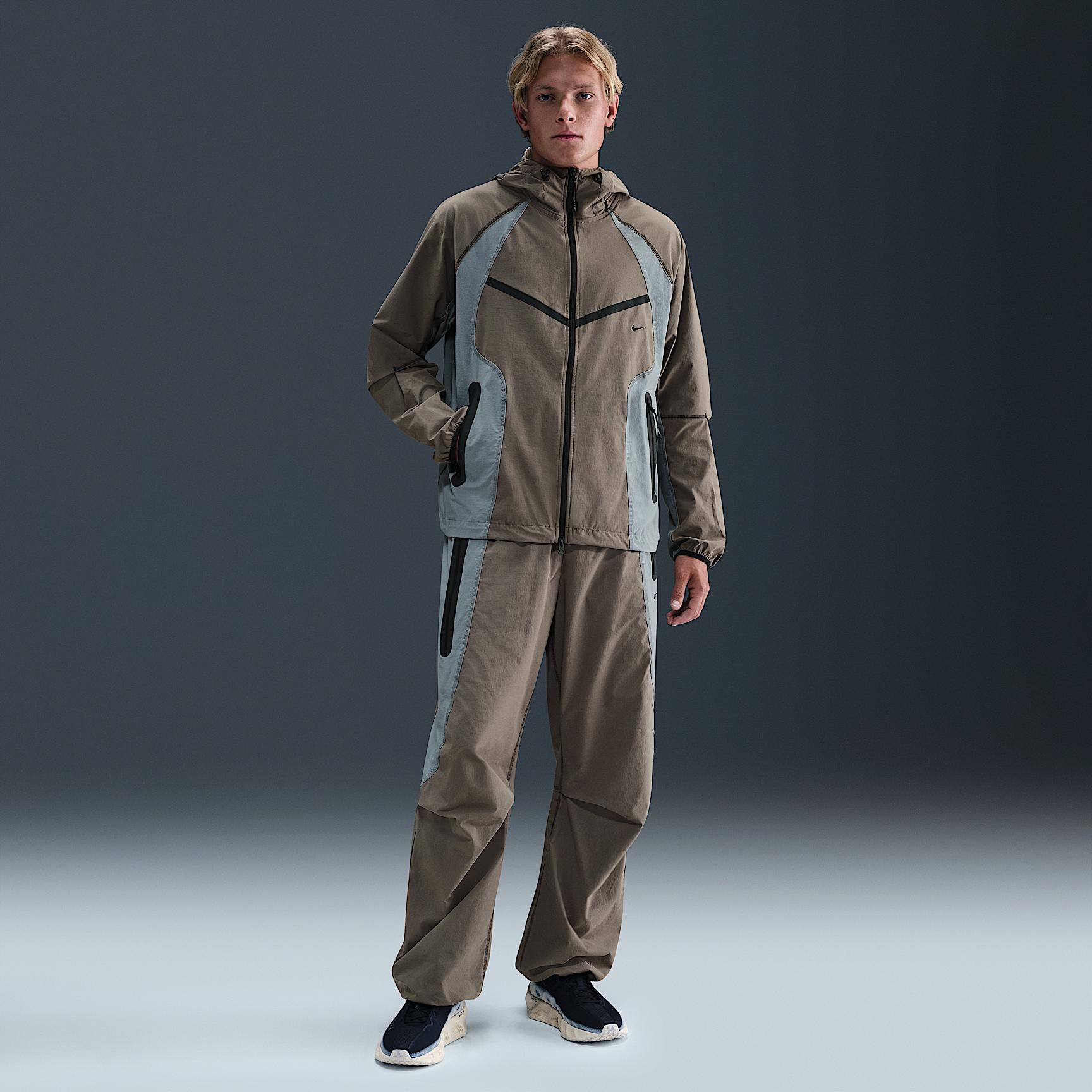 Nike Men's Tech Dri-FIT Woven Color-Block Windrunner Loose Jacket Product Image