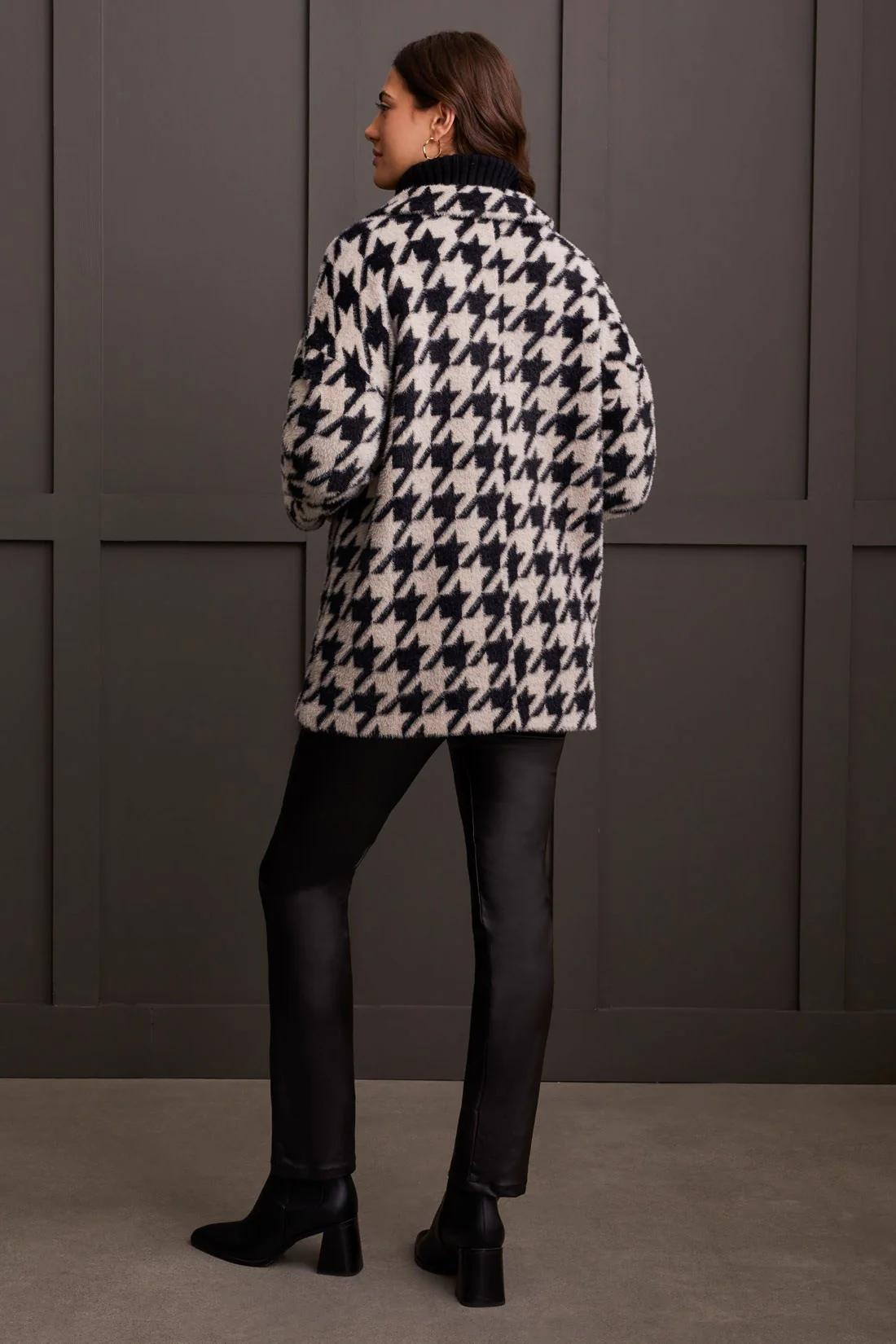 PLUSH SOFT KNIT HOUNDSTOOTH DOUBLE BREASTED COAT Product Image