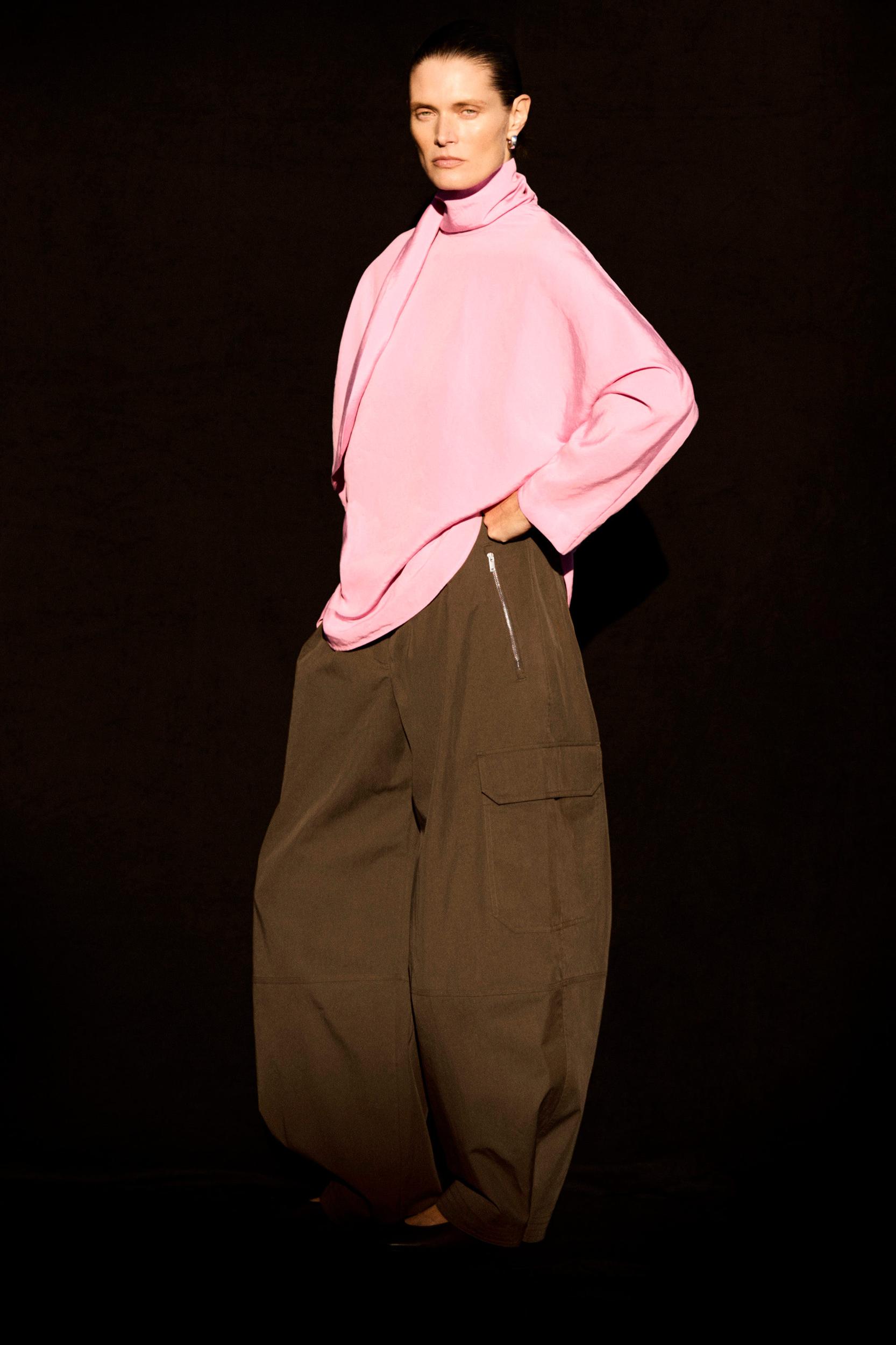 NECK-TIE CIRCLE-CUT BLOUSE Product Image