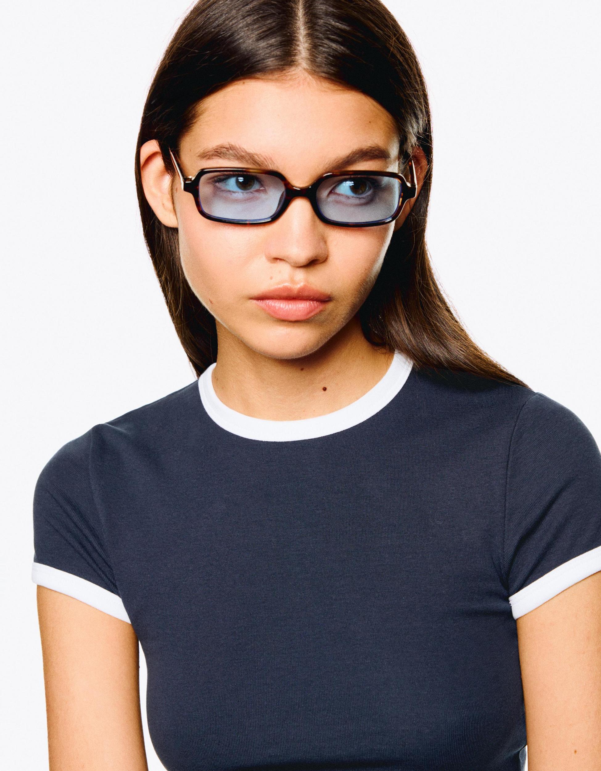 Short sleeve T-shirt with contrasting details Product Image