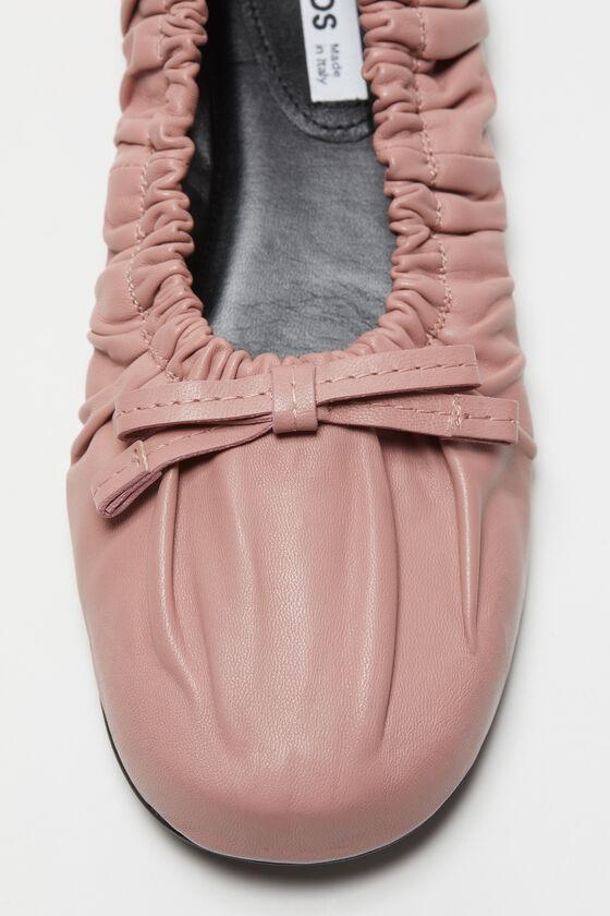 Leather ballet flat Product Image