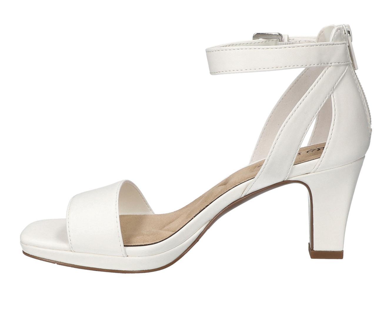 Women's Easy Street Ro Pumps Product Image