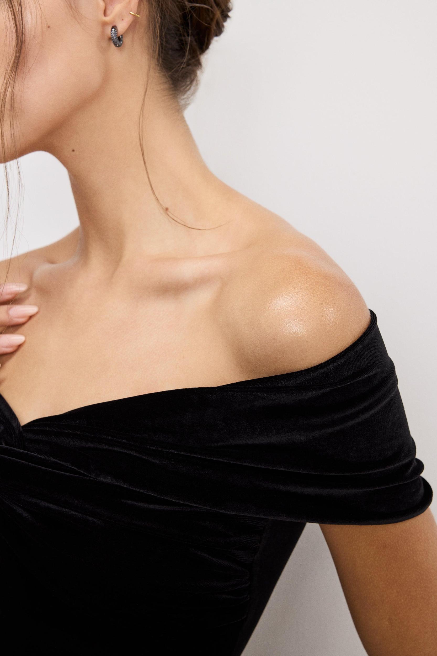 VELVET OFF SHOULDER TOP | BLACK001 Product Image