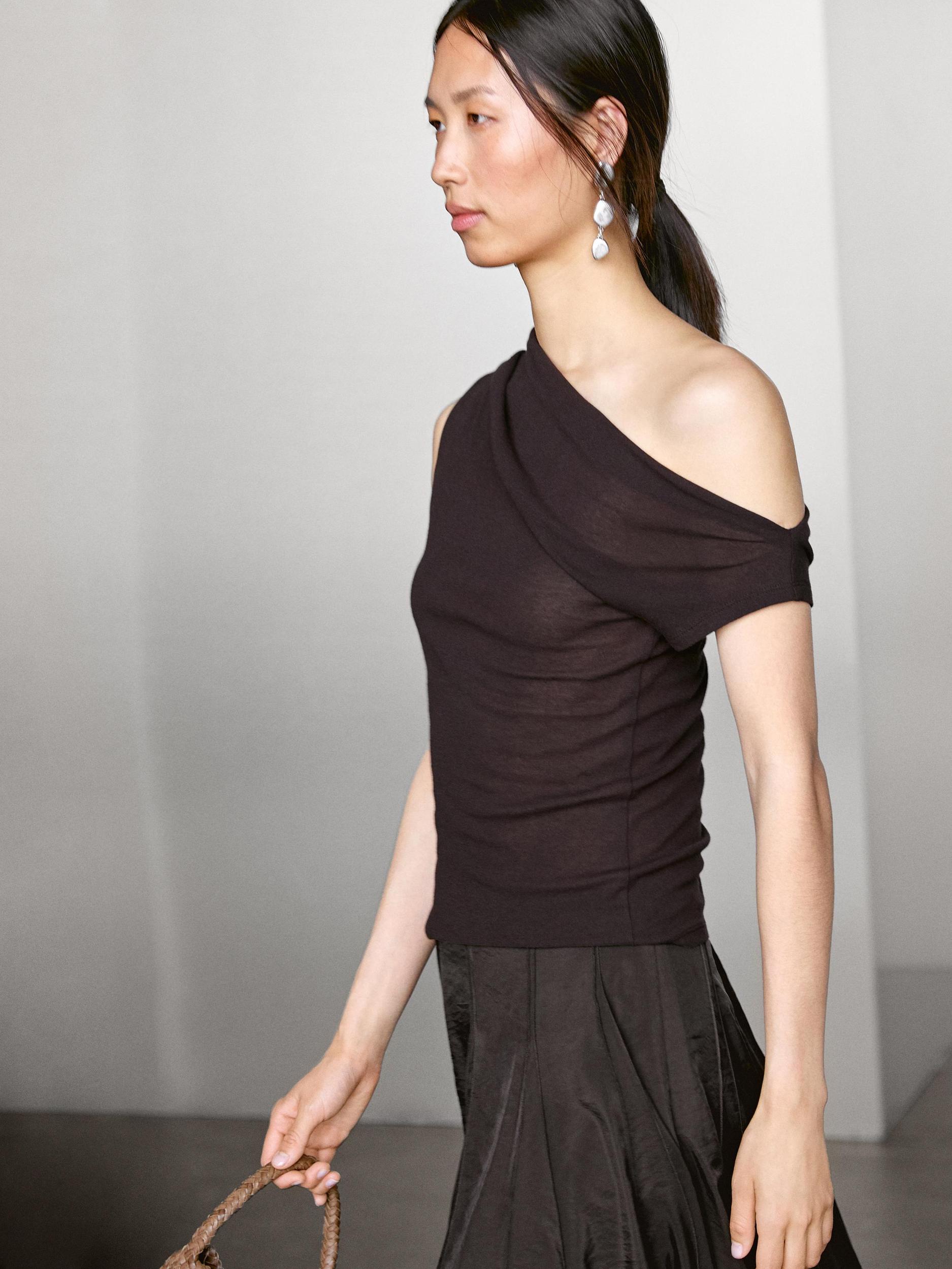 100% cotton asymmetric top Product Image