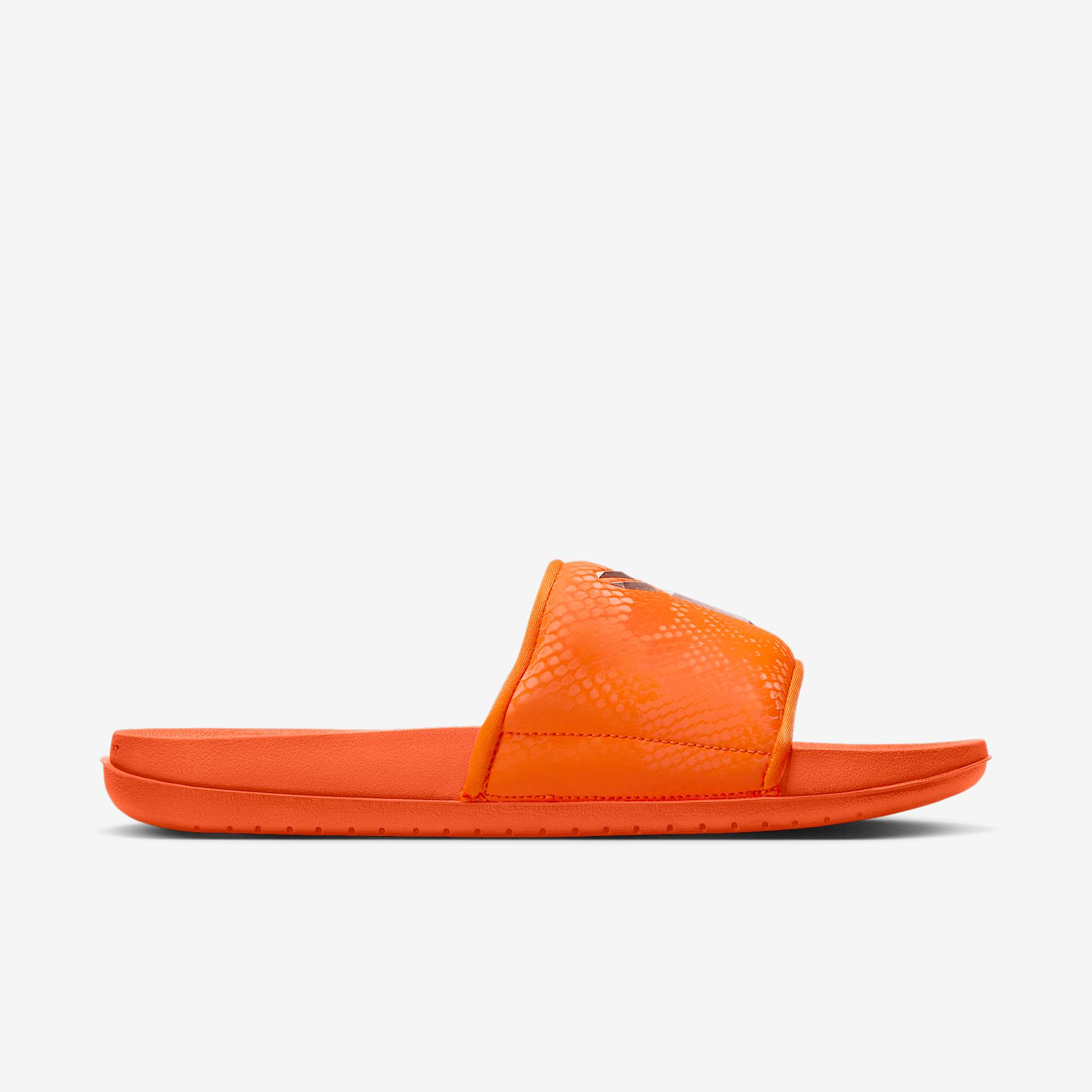 Kobe Offcourt Men's Slides Product Image