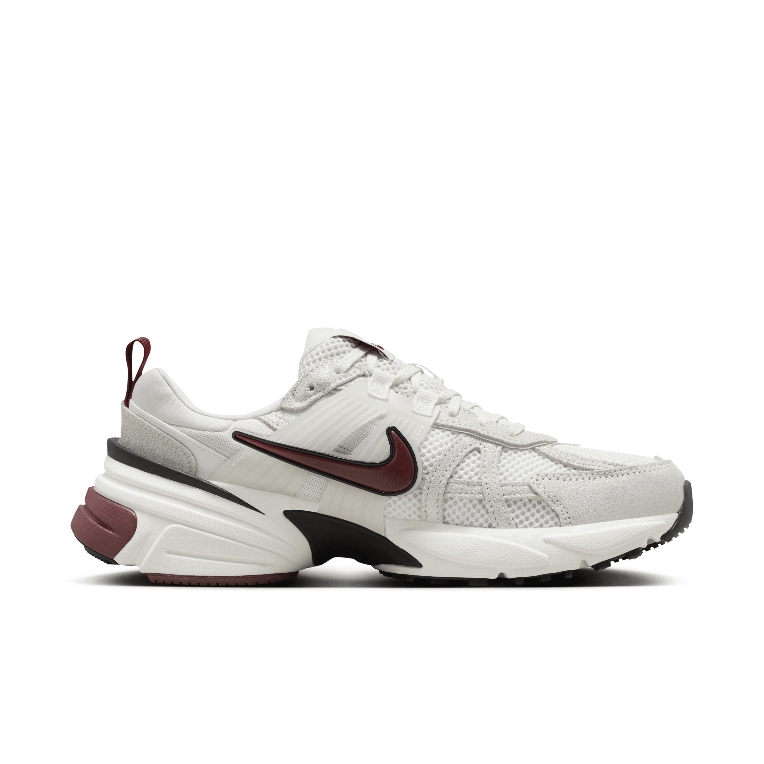 Nike Womens V2K Run SE Shoes | HQ3500-100 Product Image