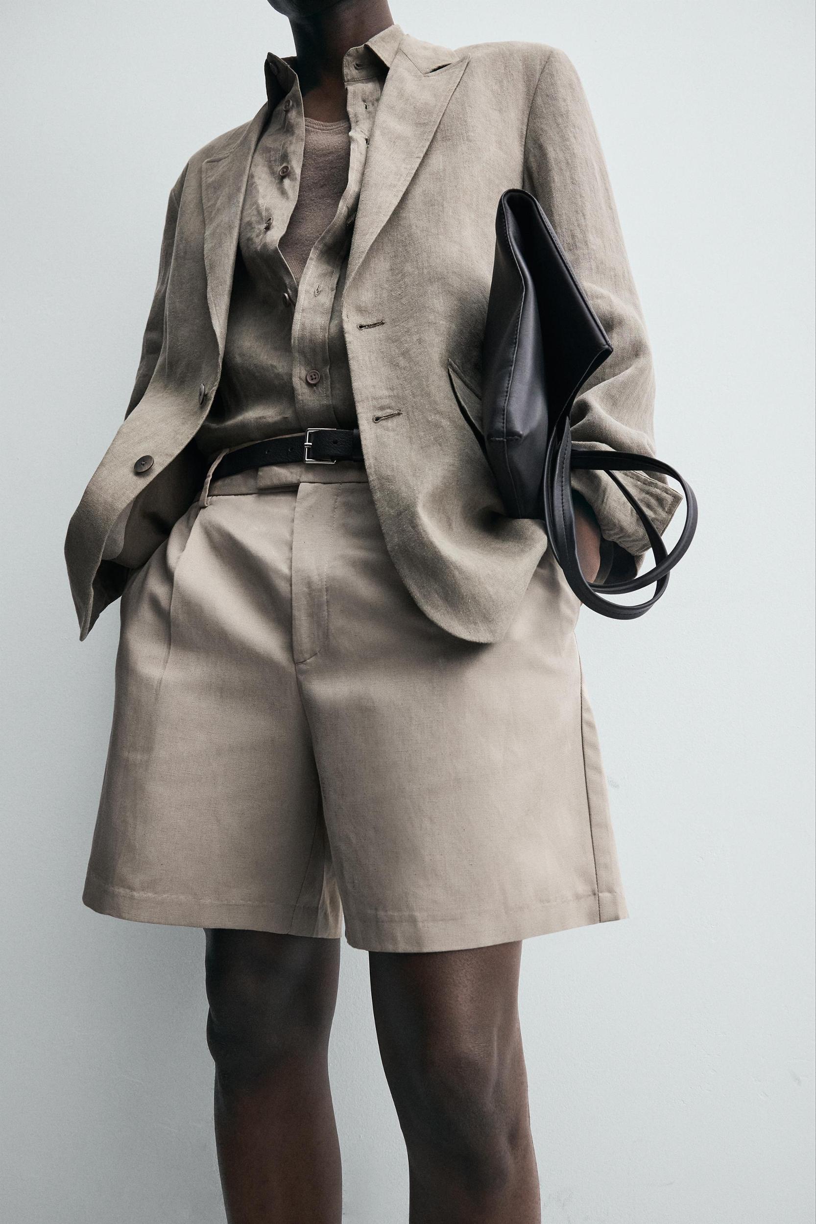 RELAXED FIT PLEATED SHORTS Product Image