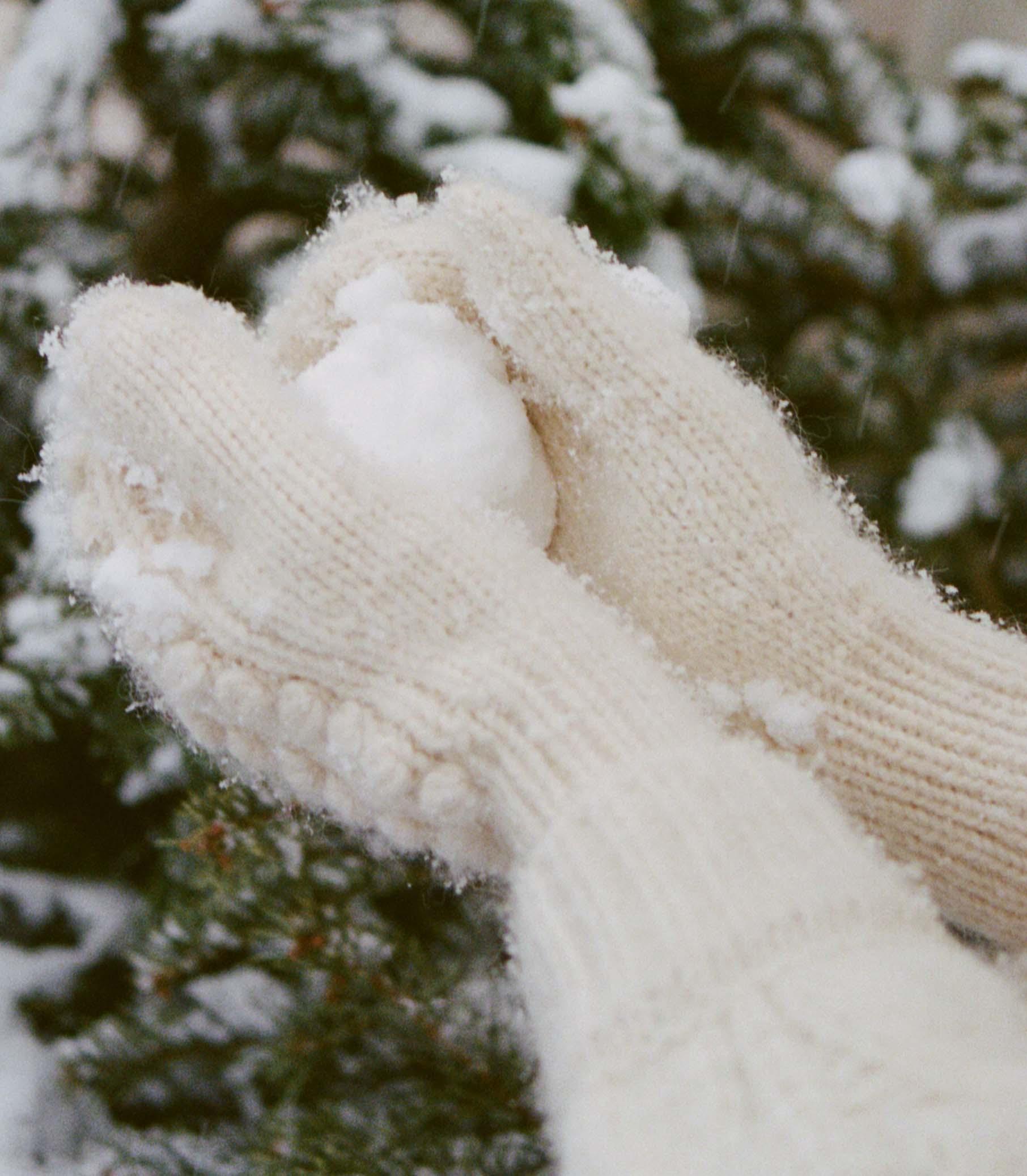VERBIER MITTENS -- IVORY Product Image