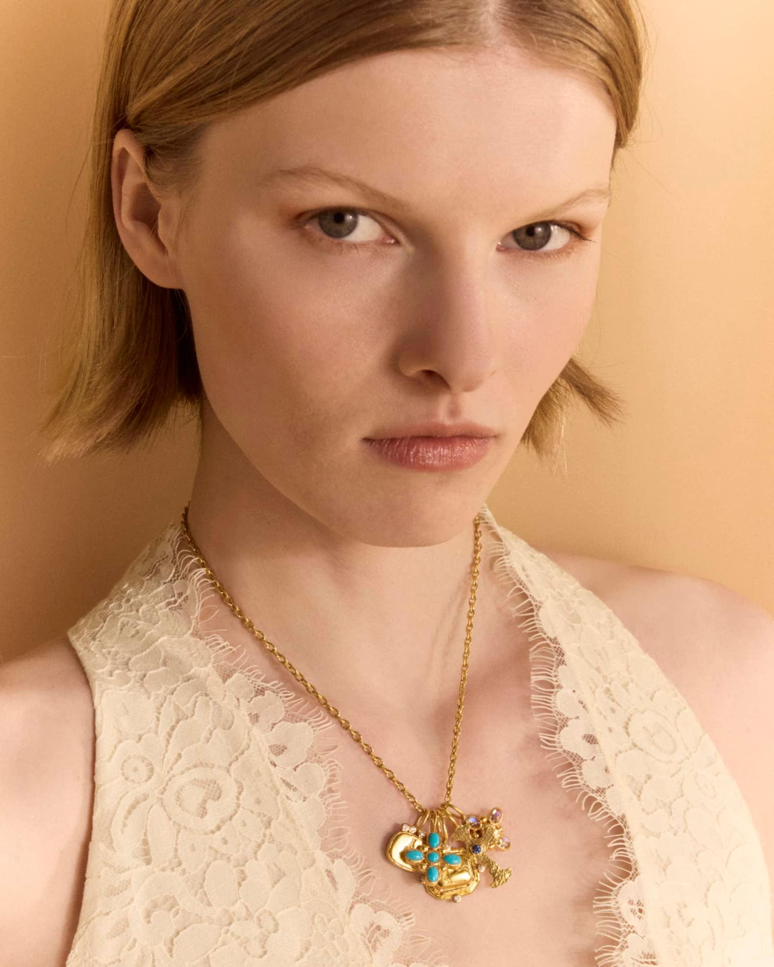 19K Moonstone Clover Pendant Product Image