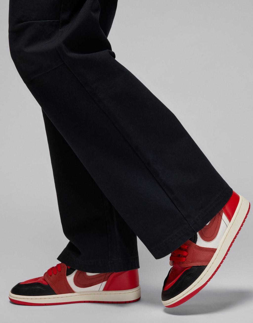 Jordan Chicago pants in black Product Image