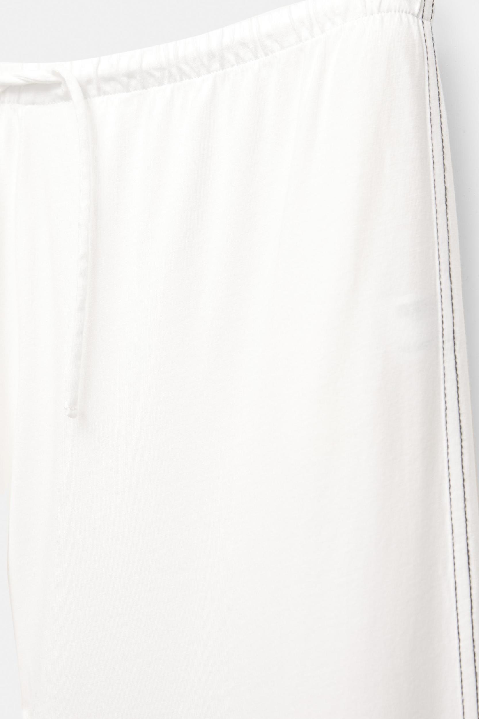 Wide leg pants with topstitching Product Image