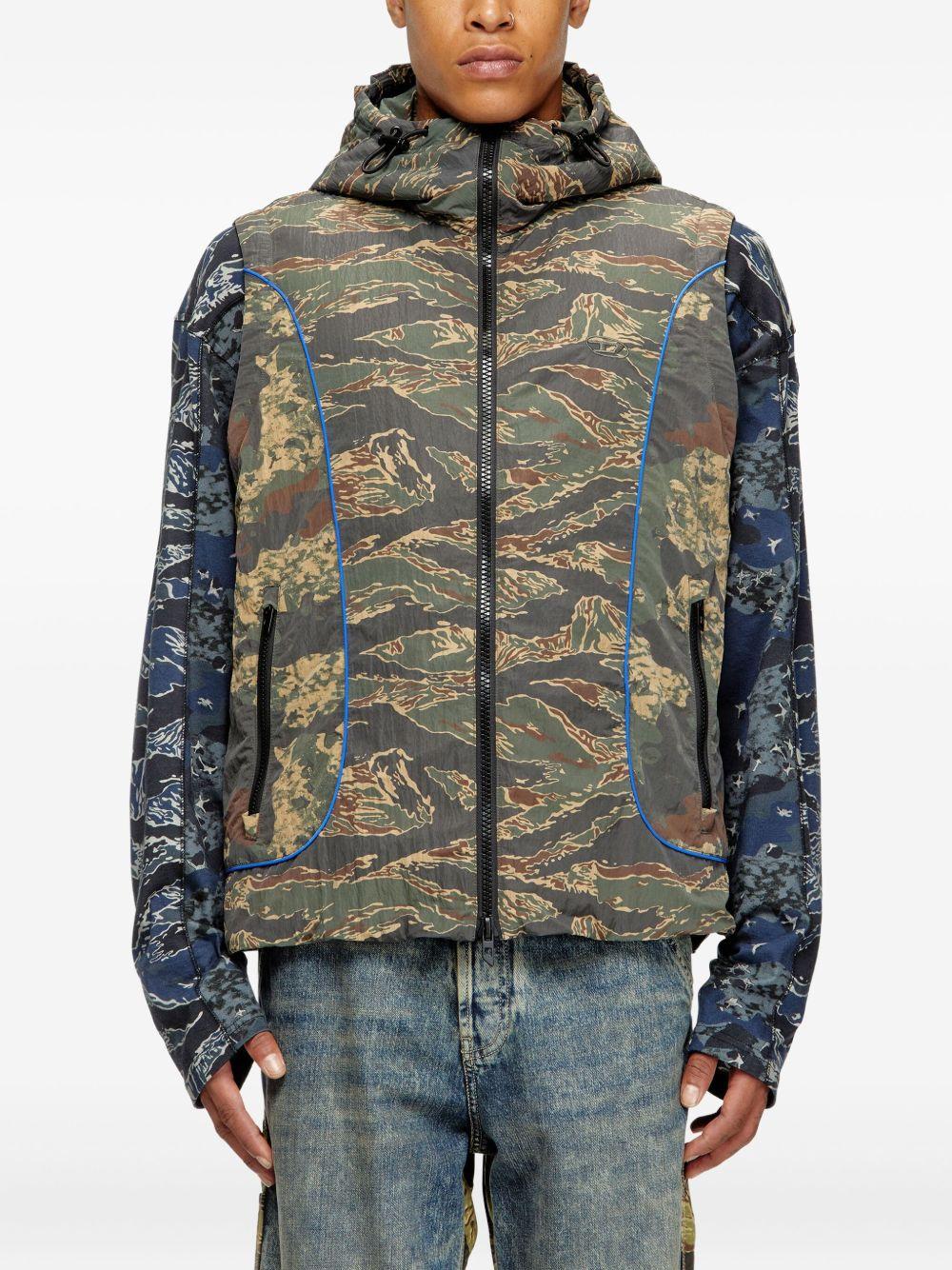 camouflage-print hooded vest Product Image