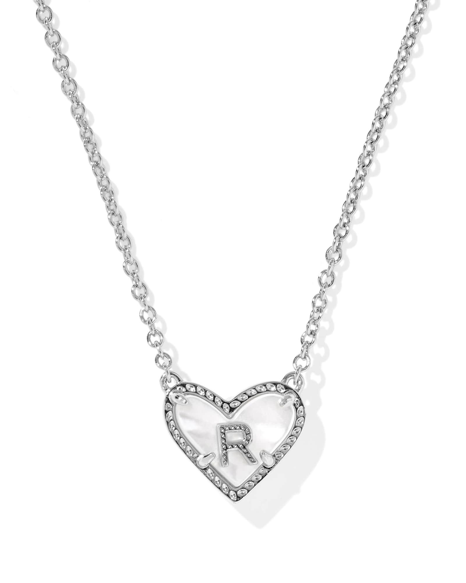 Ari Heart Letter W Gold Short Pendant Necklace Product Image
