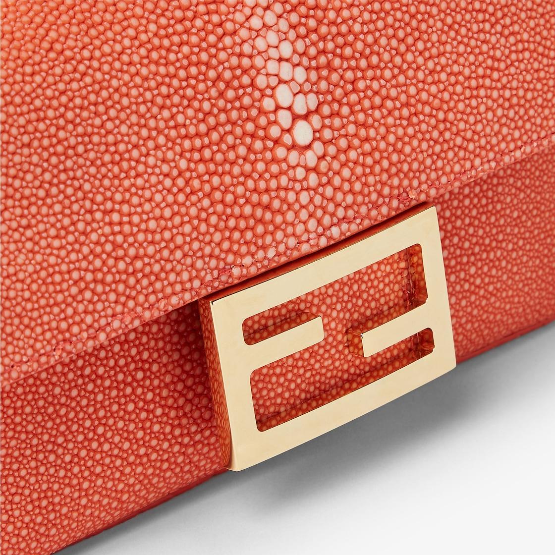 Charm ChainGold-colored metal charm Product Image