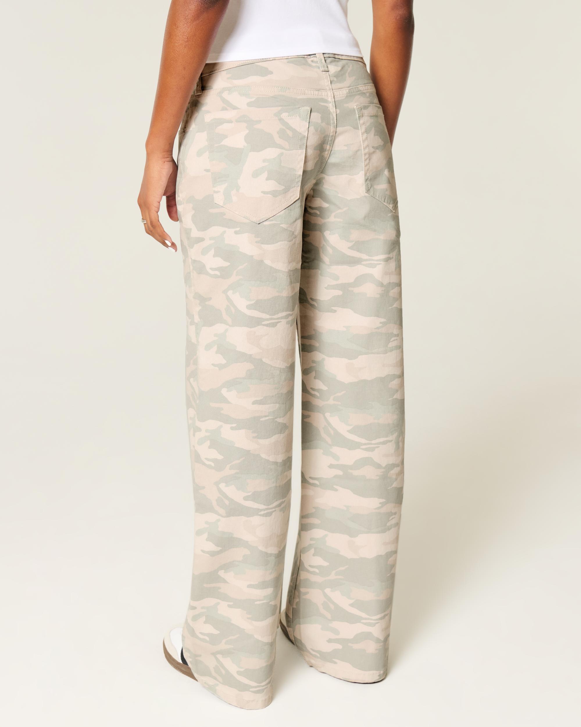 Low-Rise Y2K Camo Baggy Jeans Product Image
