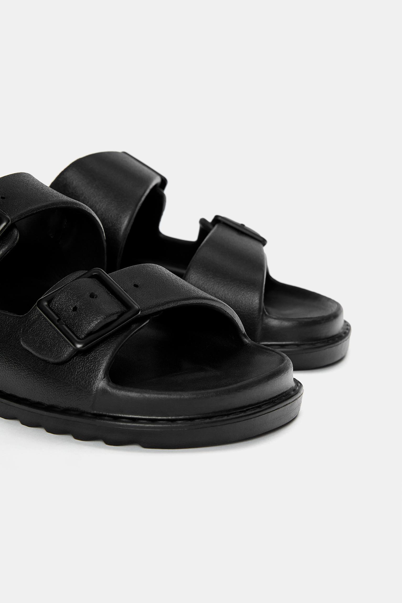 Rubberized buckle sandals Product Image