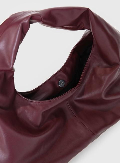 Feel A Way Shoulder Bag Burgundy Product Image