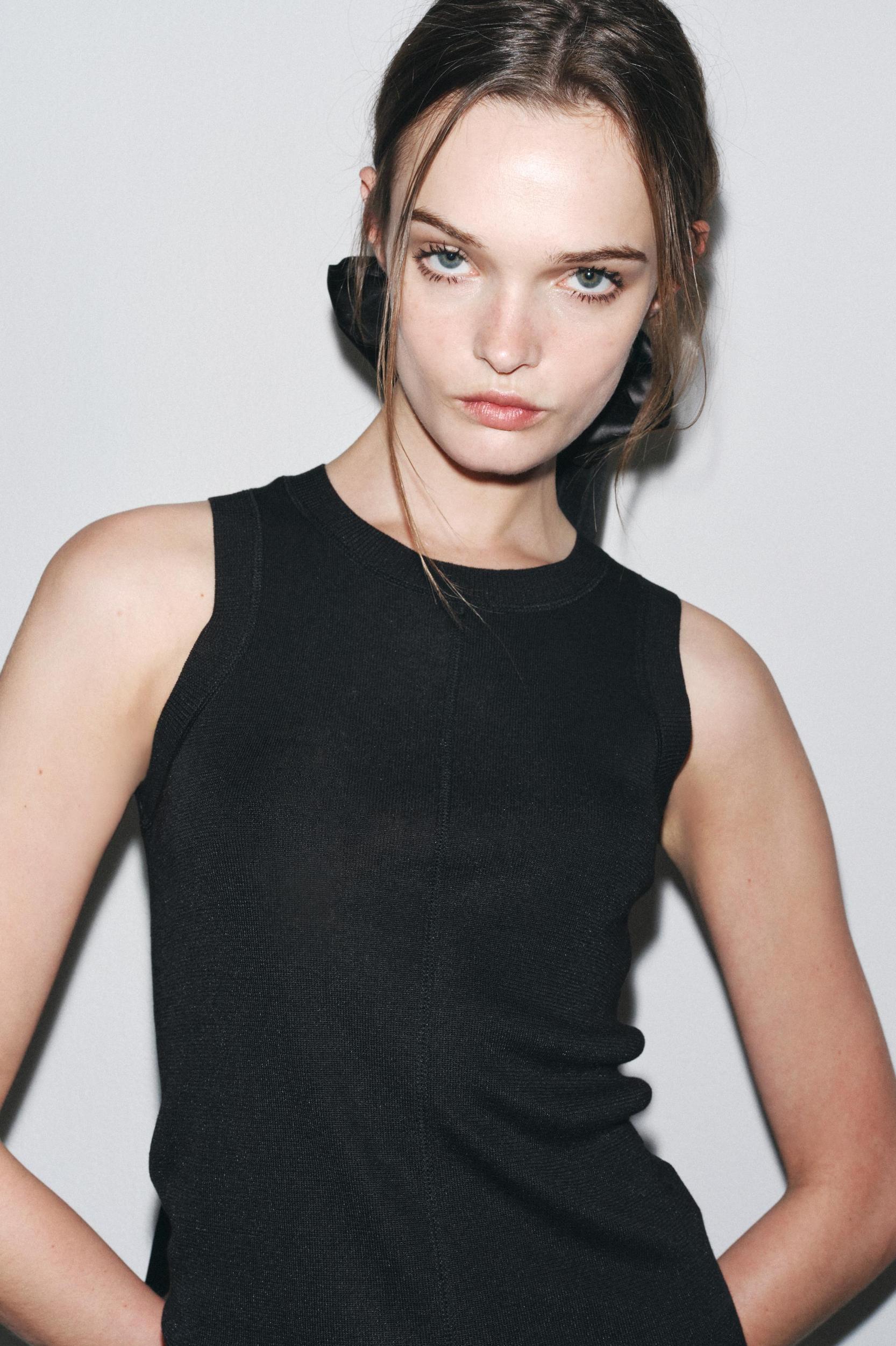 SLEEVELESS BASIC KNIT TOP Product Image