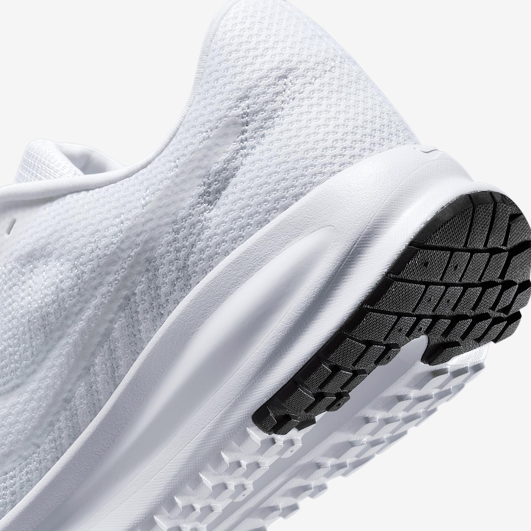 Nike Men's Run Defy Road Running Shoes Product Image