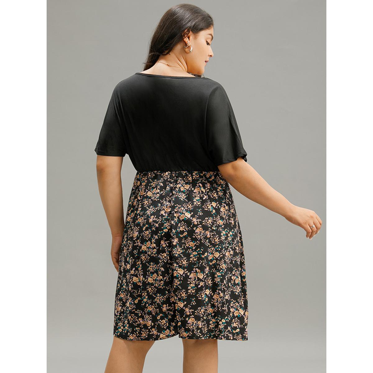 Plus Size Ditsy Floral Patchwork Pocket Batwing Sleeve Dress Black Women Elegant Plain V-neck Short sleeve Curvy Midi Dress BloomChic 22-24/3X Product Image