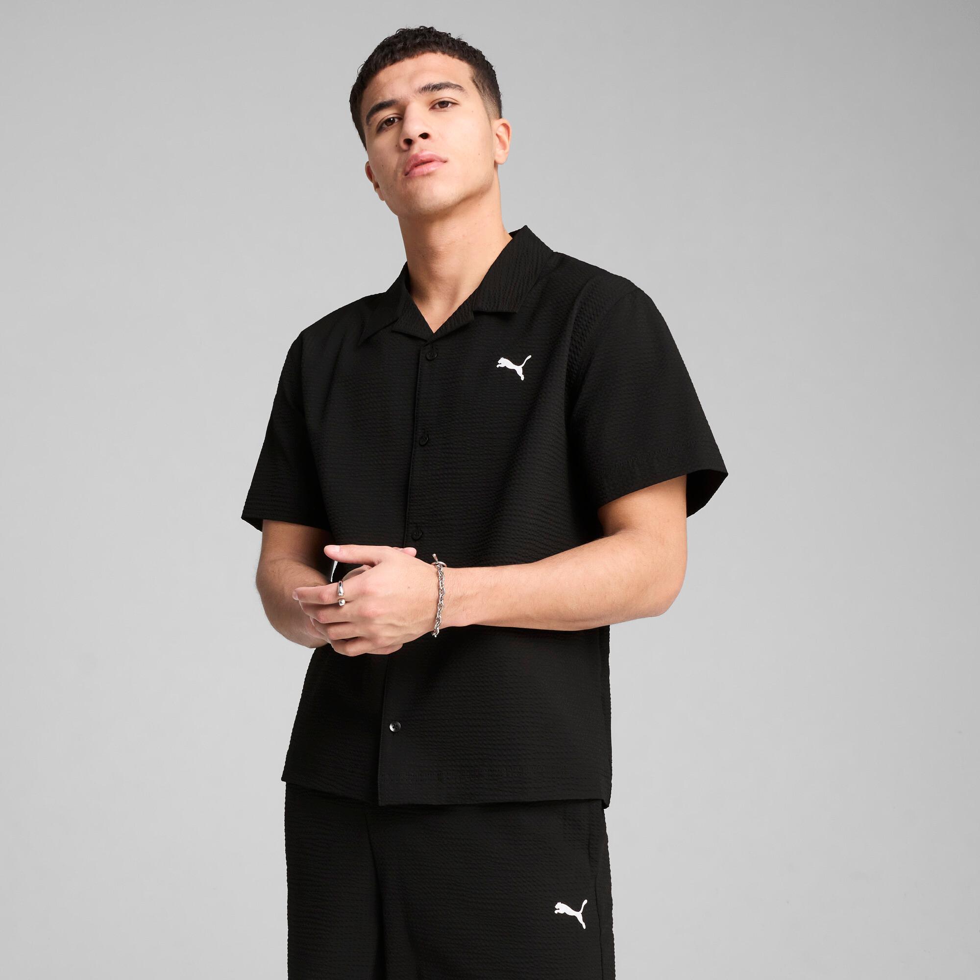 WARDROBE ESSENTIALS Men's Seersucker Relaxed Shirt Product Image