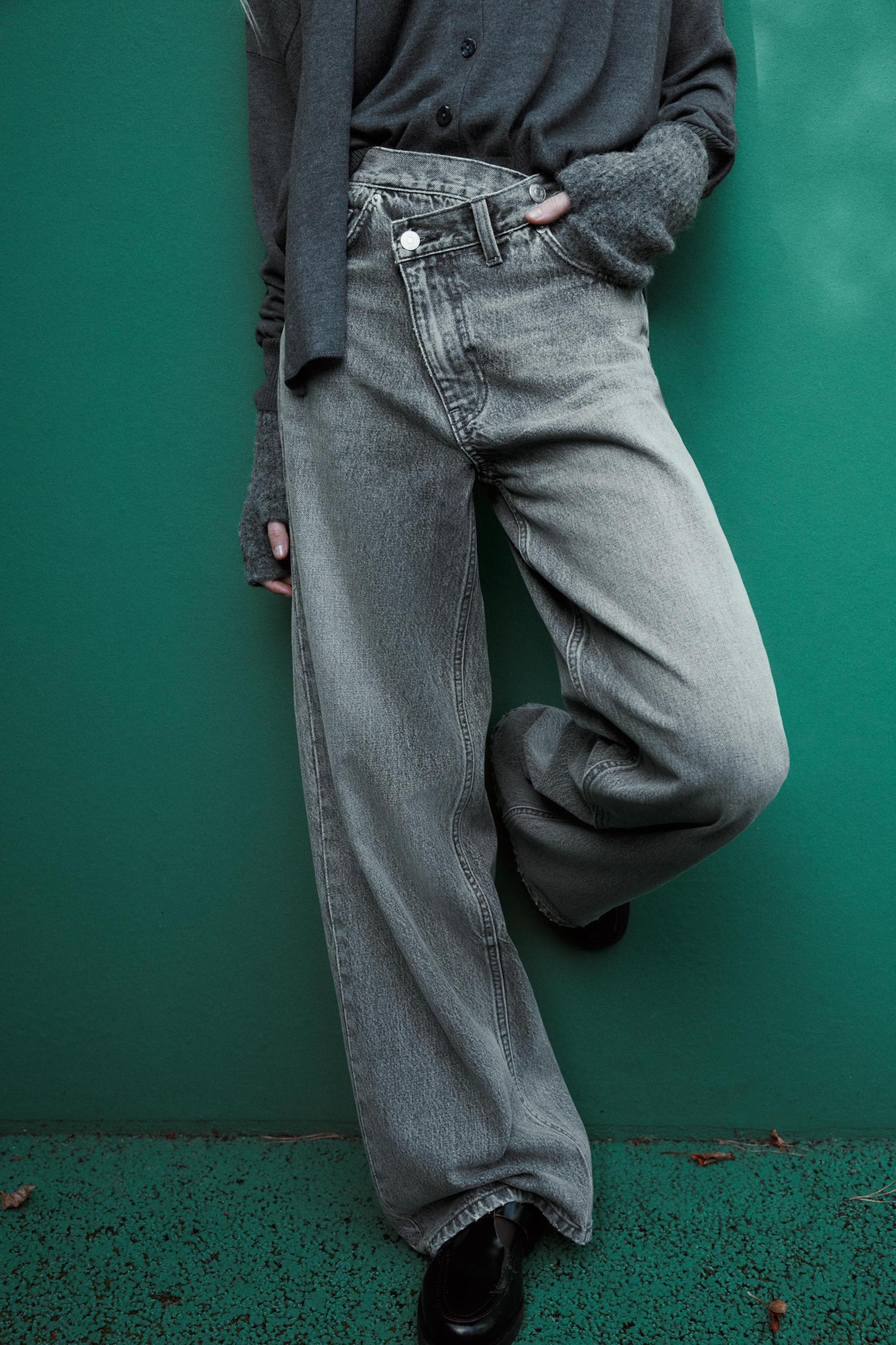 TRF MID-RISE CROSS WAIST BAGGY JEANS Product Image