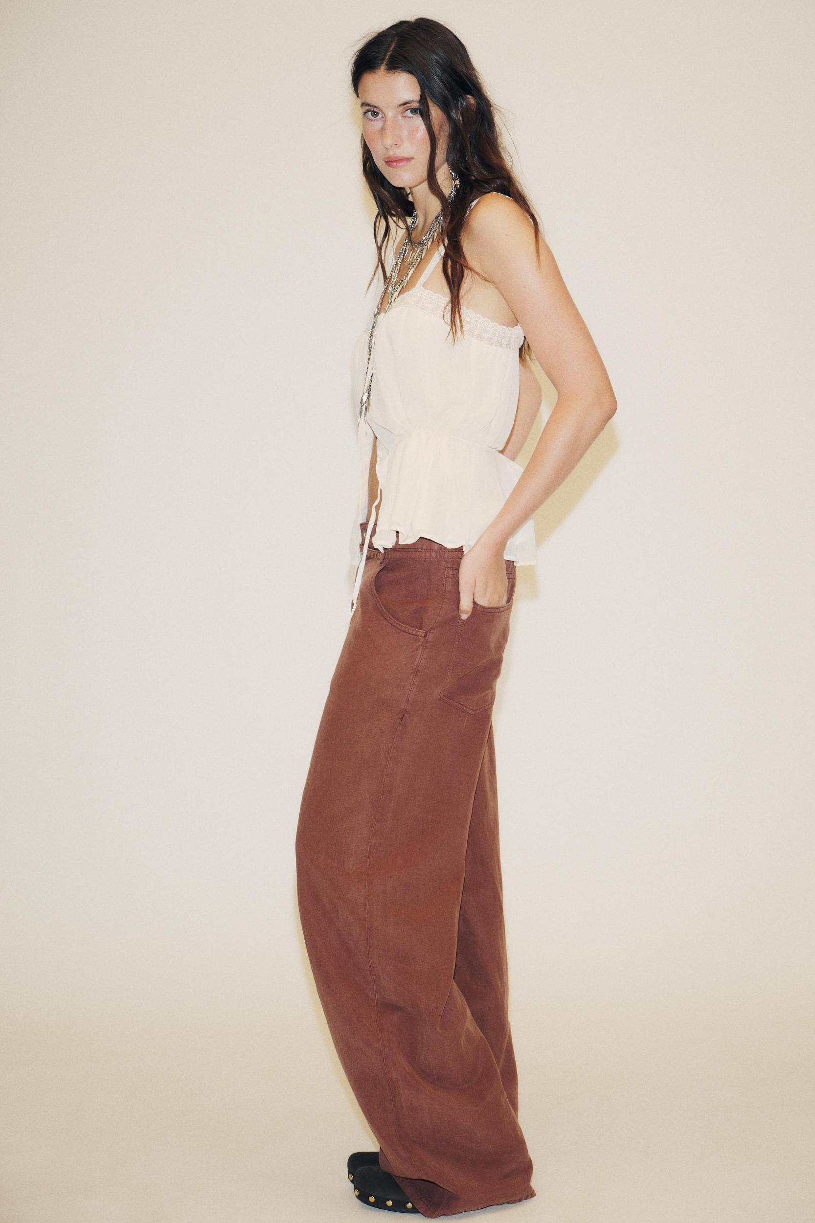 FLOWY BELTED PANTS Product Image