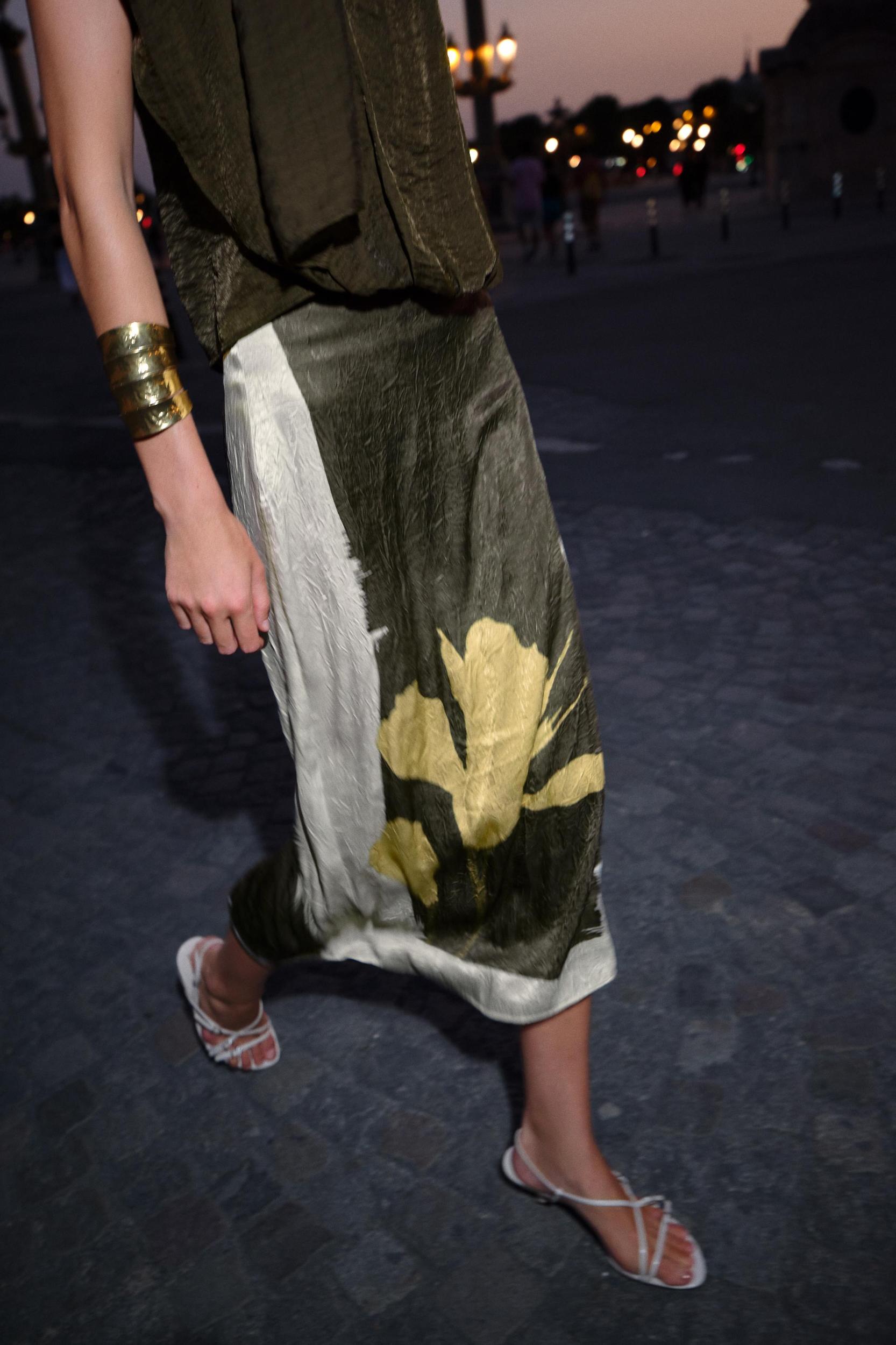 PRINTED WRINKLED EFFECT MIDI SKIRT Product Image