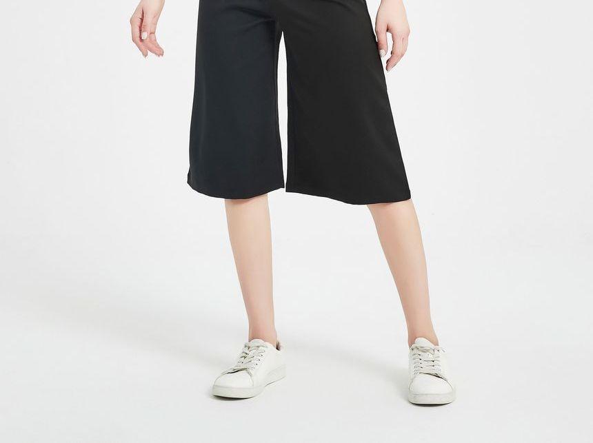 Cut-Out Belted Detail Wide-Leg Cropped Pants Product Image