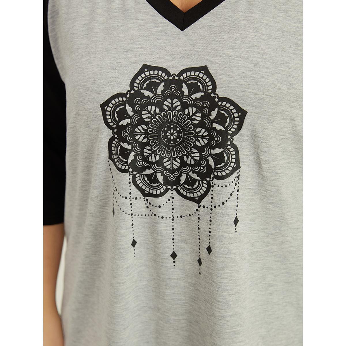 Plus Size Boho Print Contrast V Neck Raglan Sleeve T-shirt DarkGray Women Casual Printed Bohemian Print Dailywear T-shirts BloomChic 28/5X Product Image