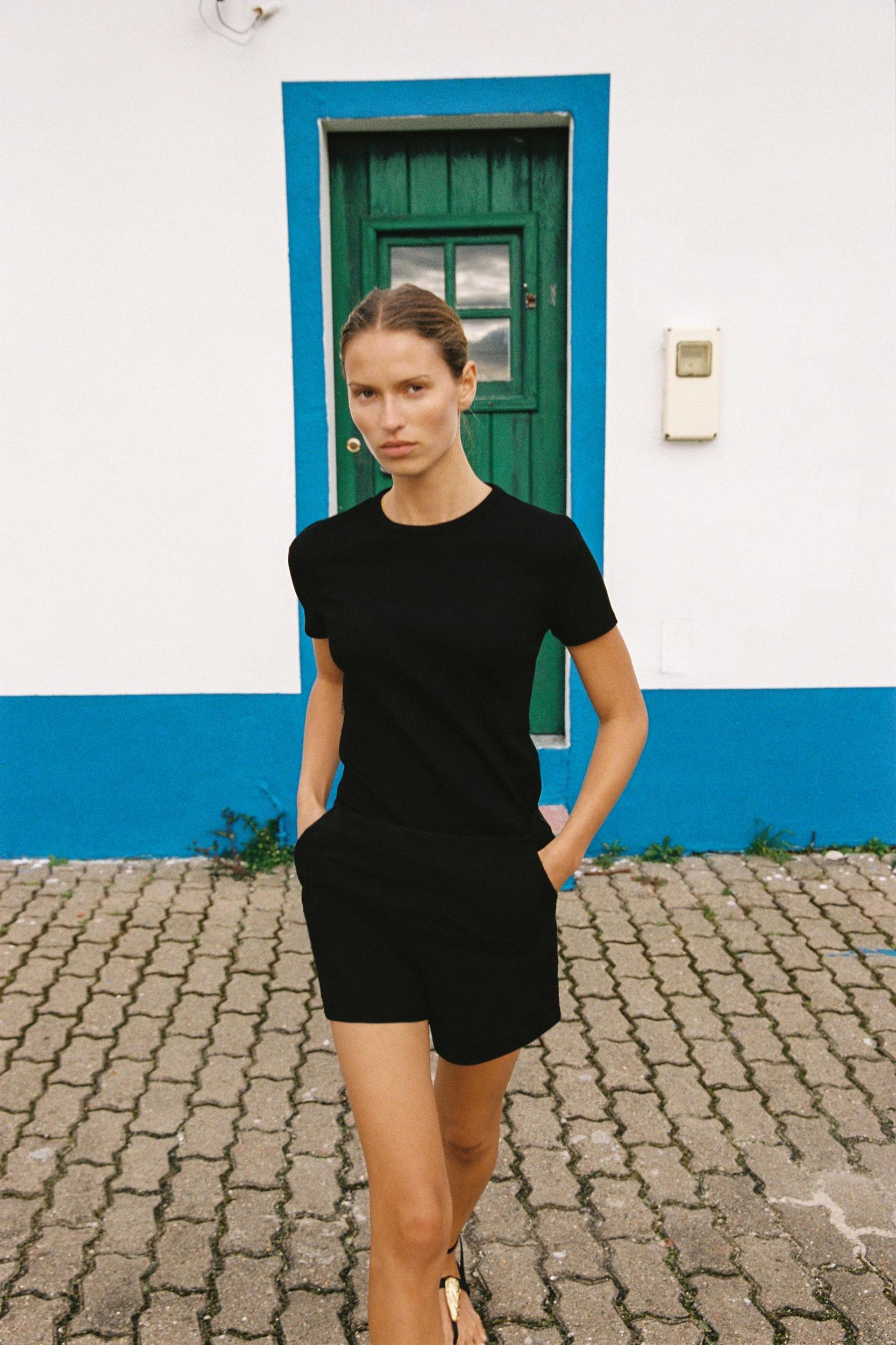 HIGH WAISTED SHORTS Product Image