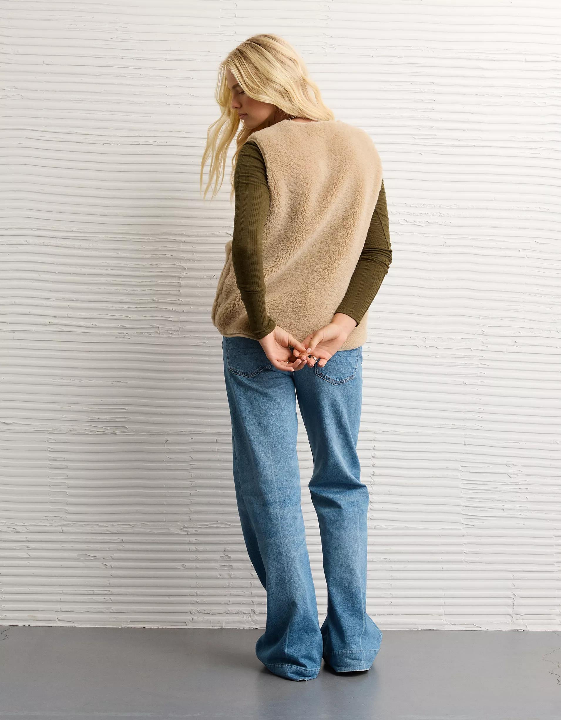 AE Sherpa Vest Product Image