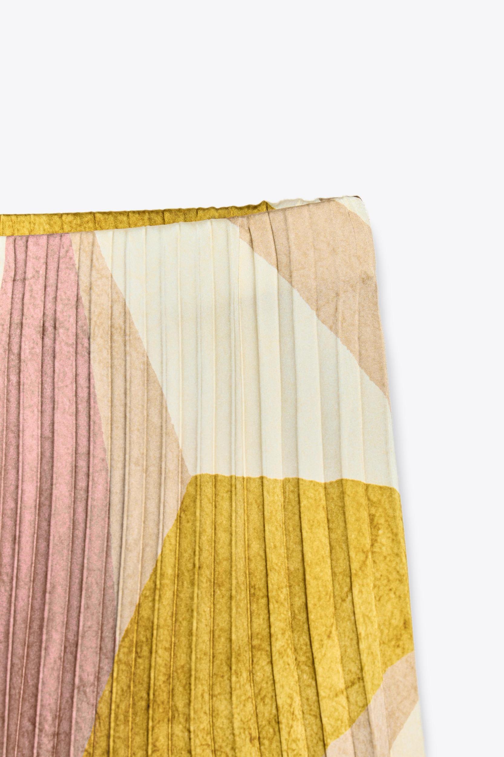 GEOMETRIC PRINT PLEATED SKIRT Product Image