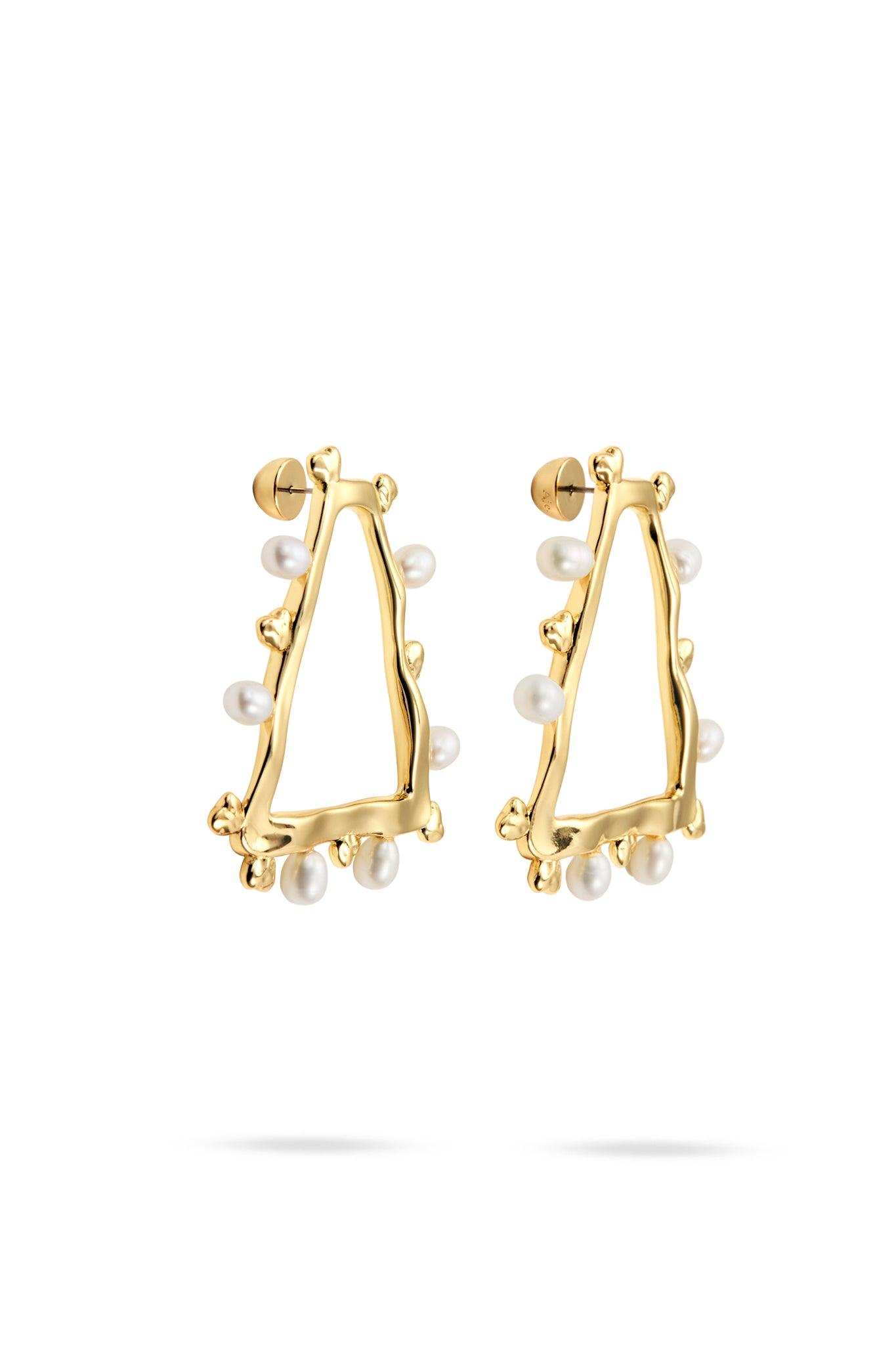 Descend Pearl Stud Product Image