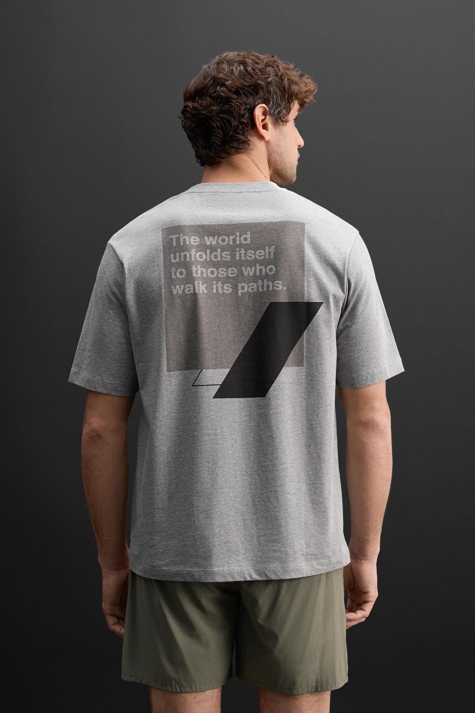 GRAPHIC PRINT T-SHIRT Product Image