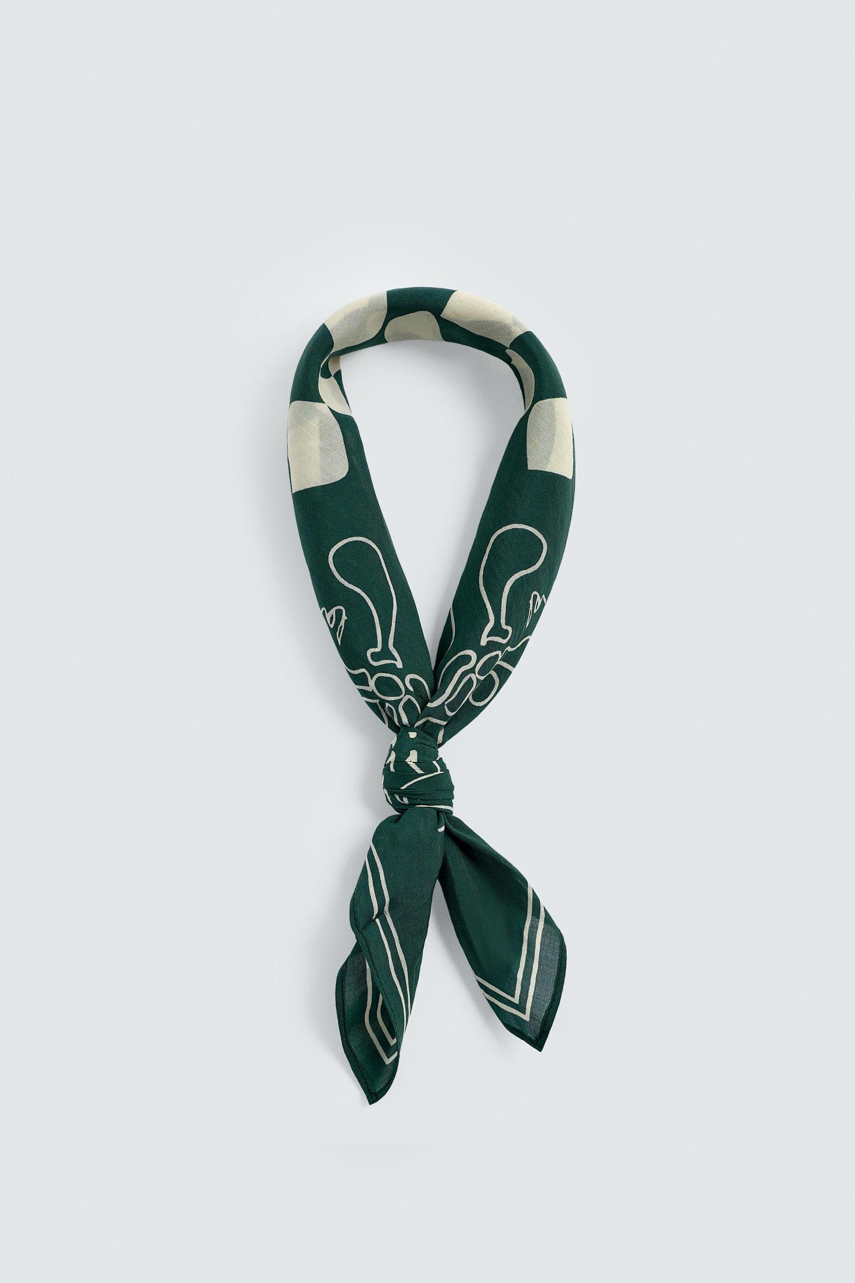 CONTRAST PRINT BANDANA Product Image