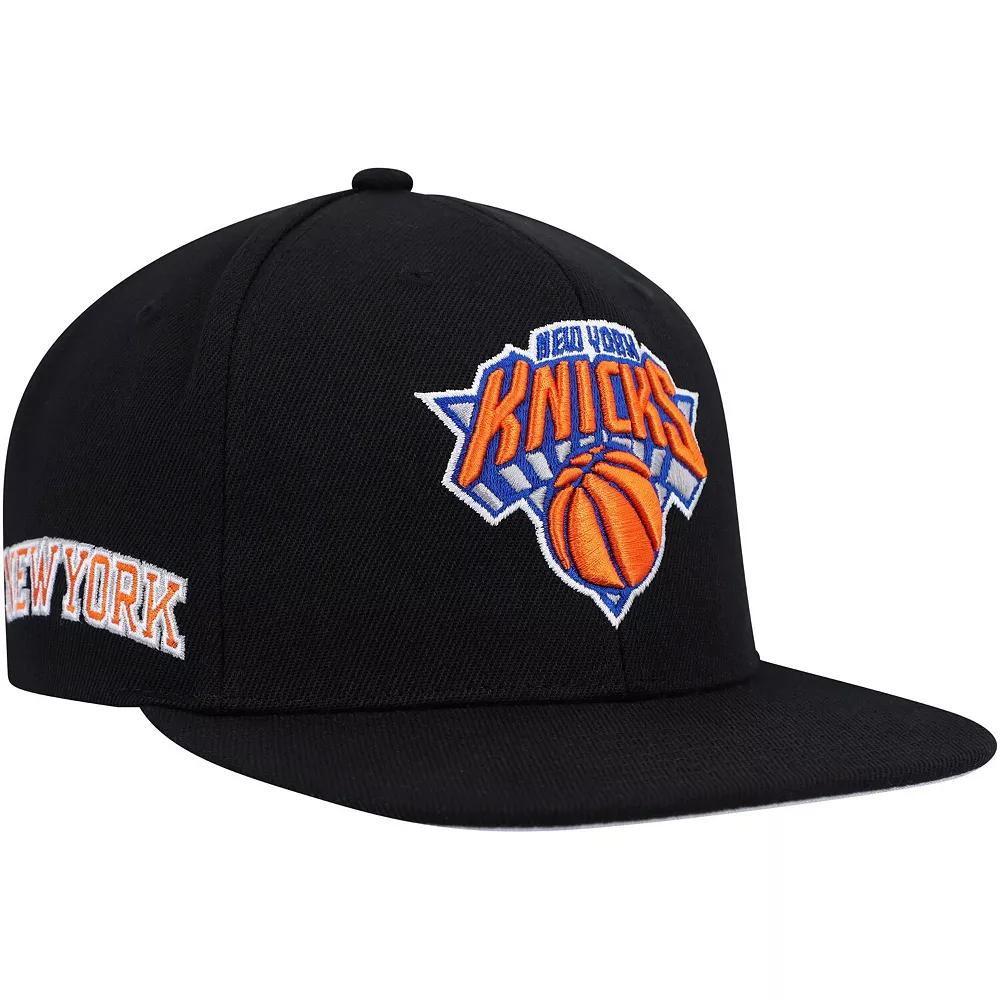 Men's Mitchell & Ness Black New York Knicks Side Core 2.0 Snapback Hat Product Image