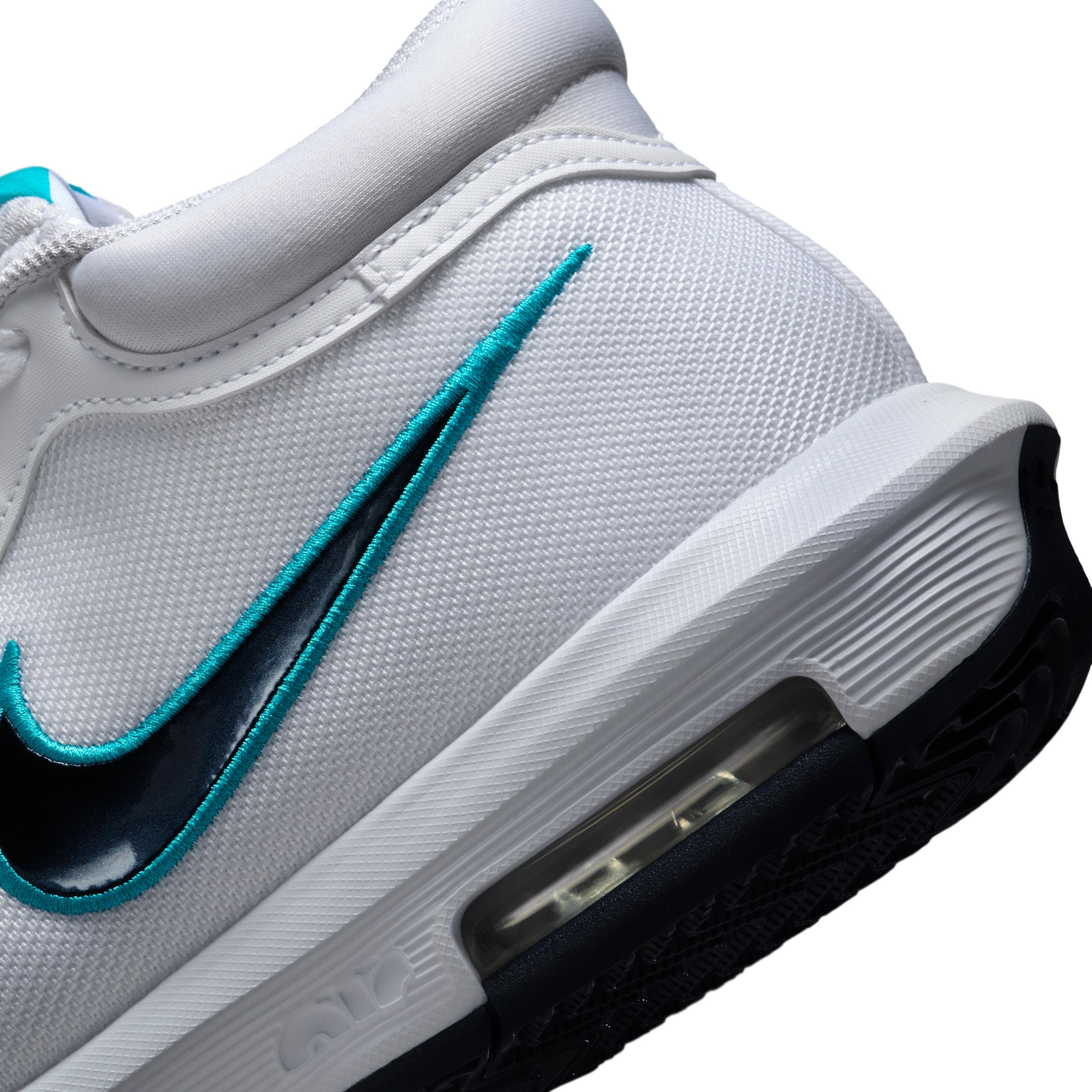 Nike Men's LeBron Witness VIII Basketball Shoes Product Image