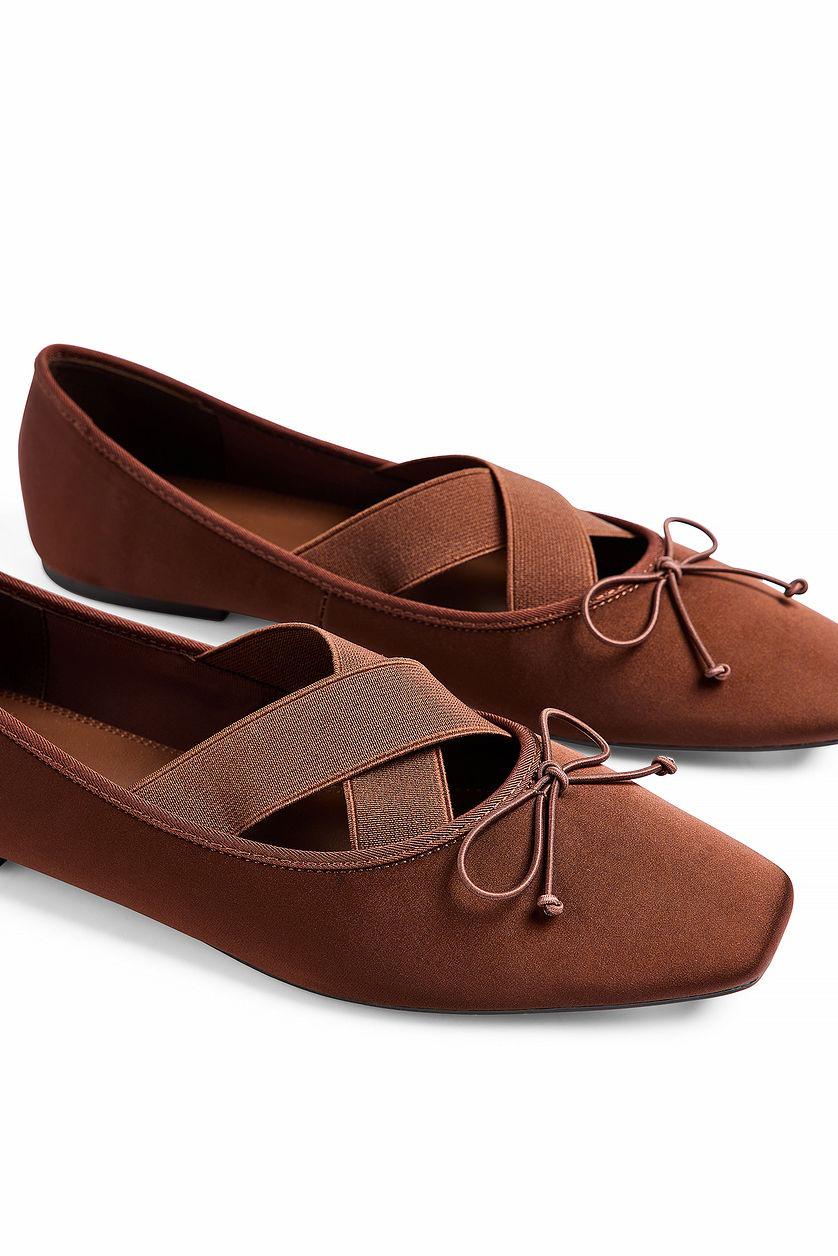Elastic Detail Ballerinas Product Image