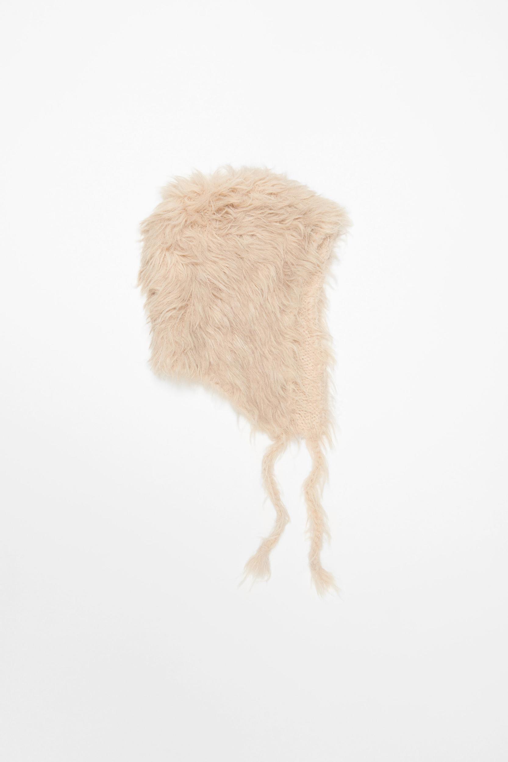 Fluffy hat Product Image
