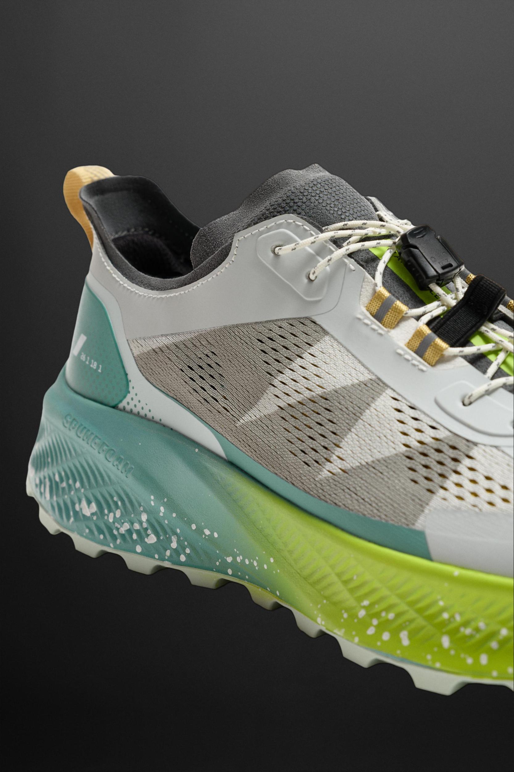 RUNNING SHOES Product Image