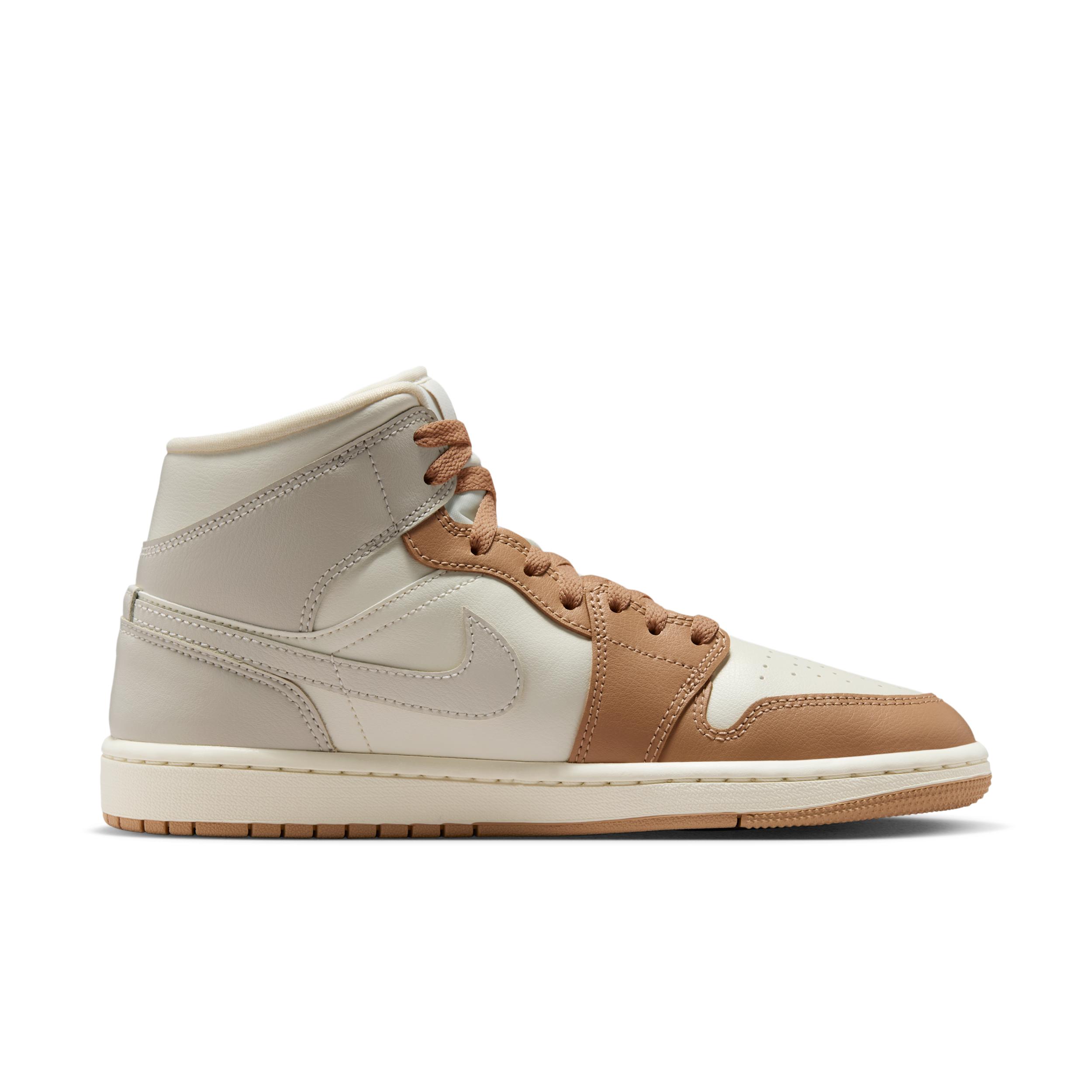 Women's Air Jordan 1 Mid Shoes Product Image