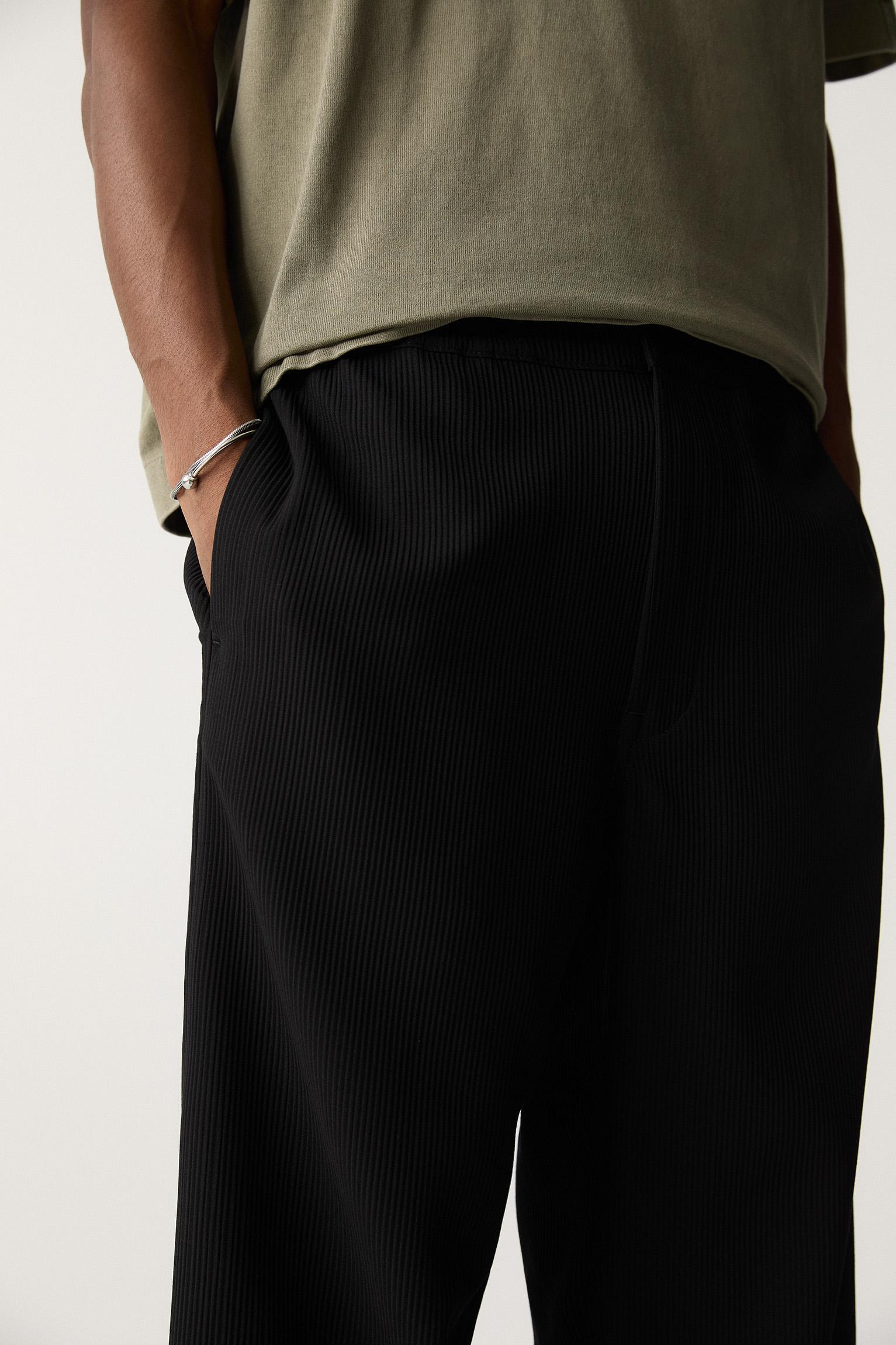 Pleated sweatpants Product Image