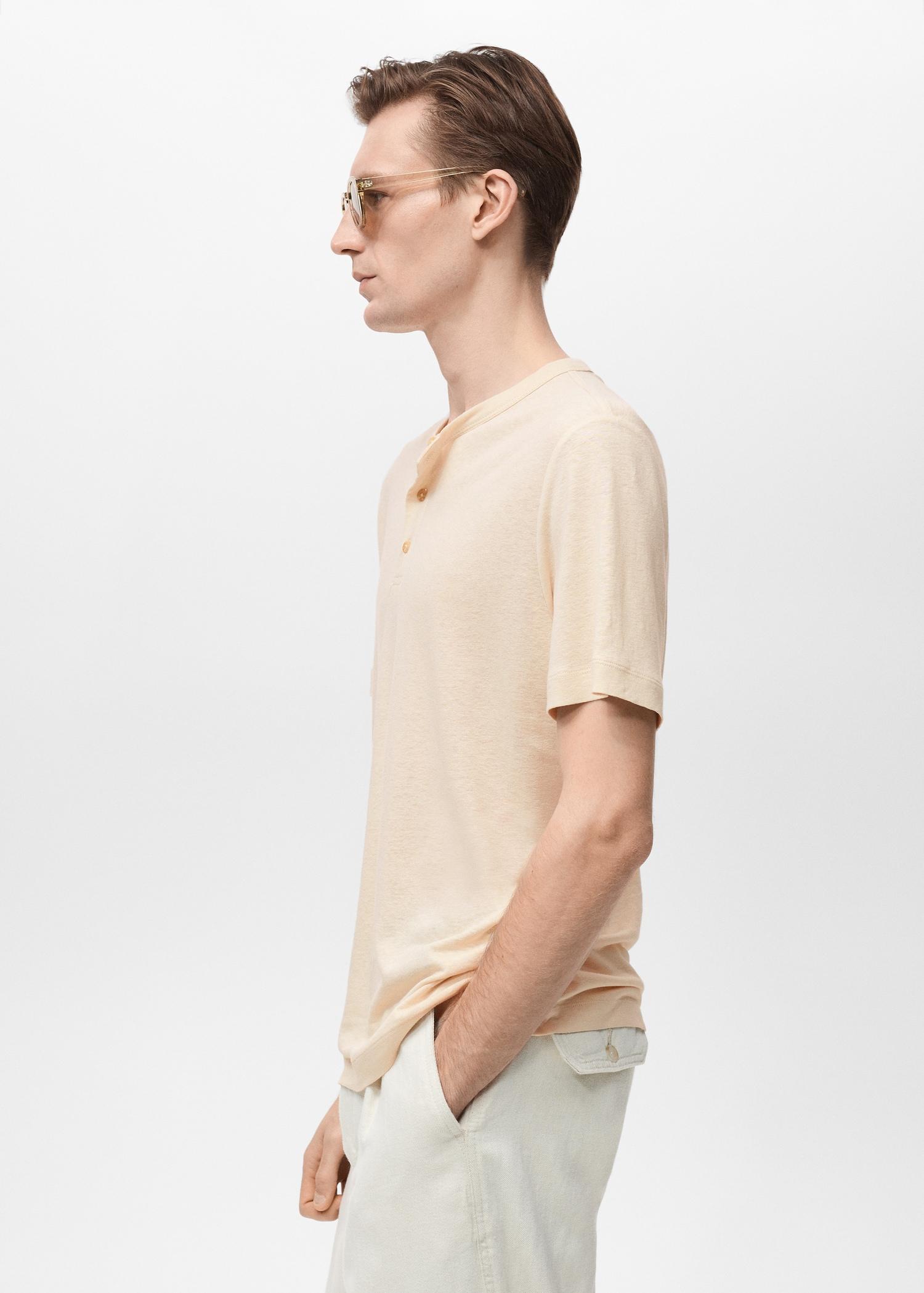 Button linen blend T-shirt - Men | MANGO USA Product Image