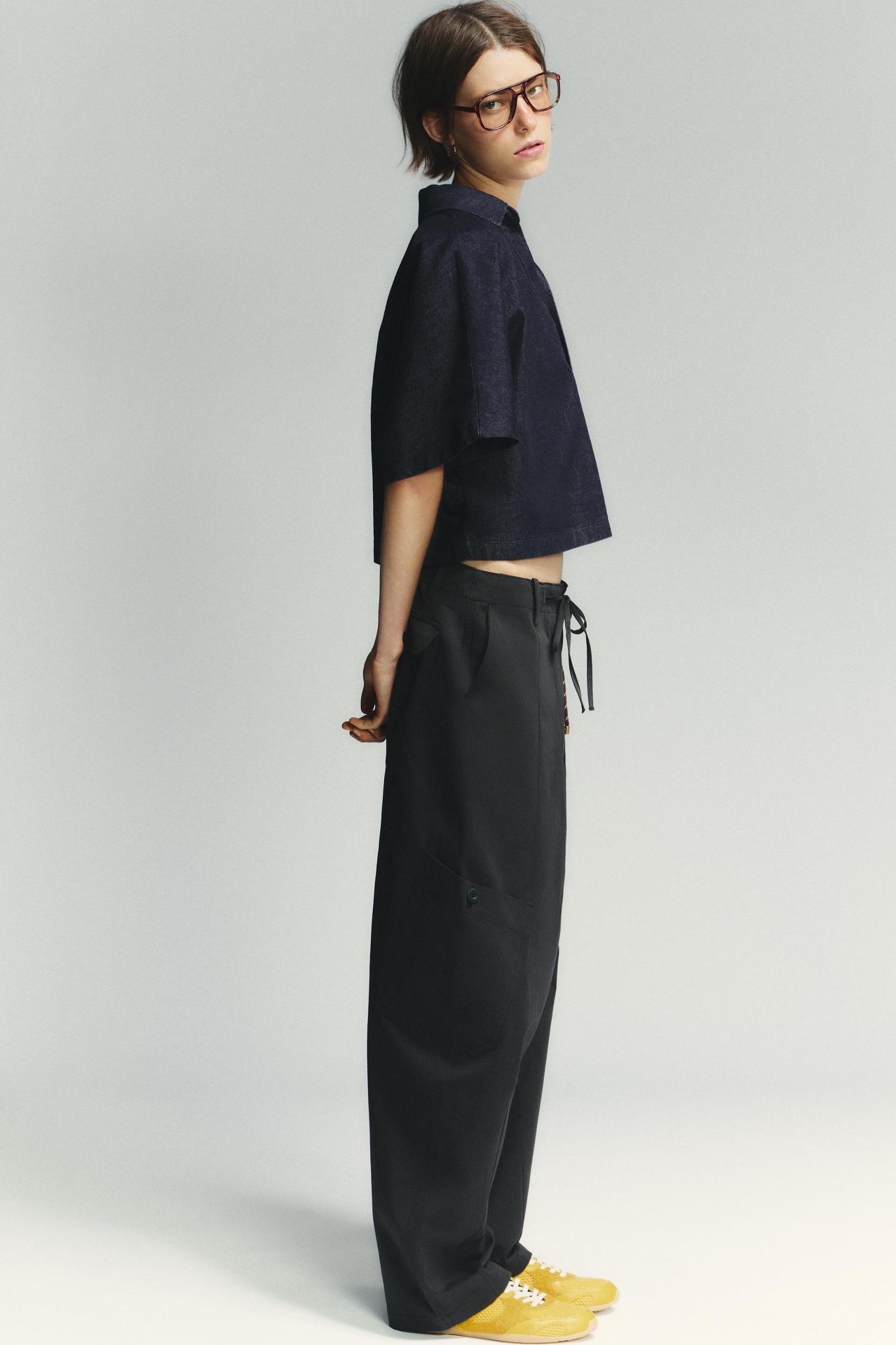 CONTRAST RUNNING SHOES Product Image